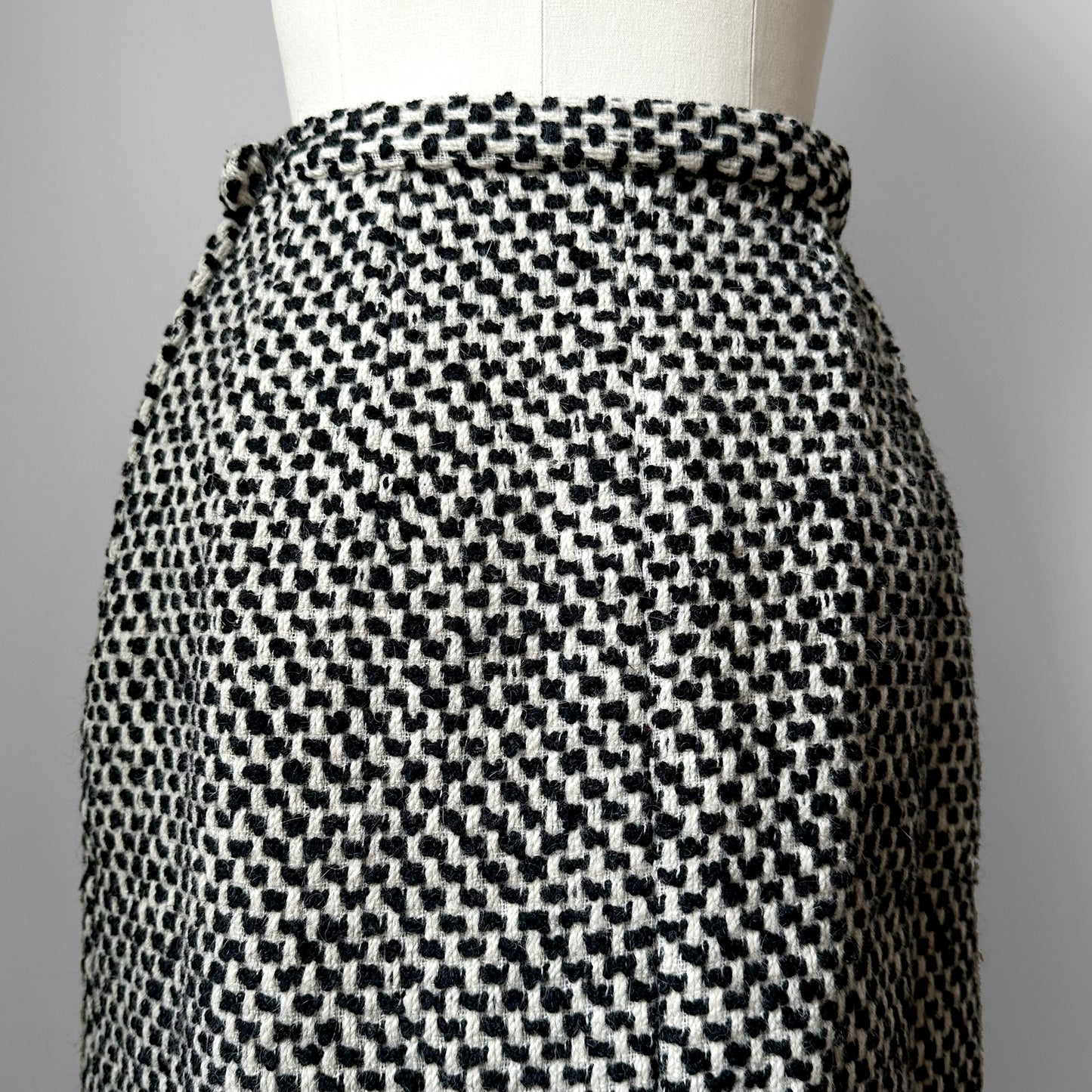 1960s Black and White Woven Heavy Wool Knee Length Skirt - Waist 26