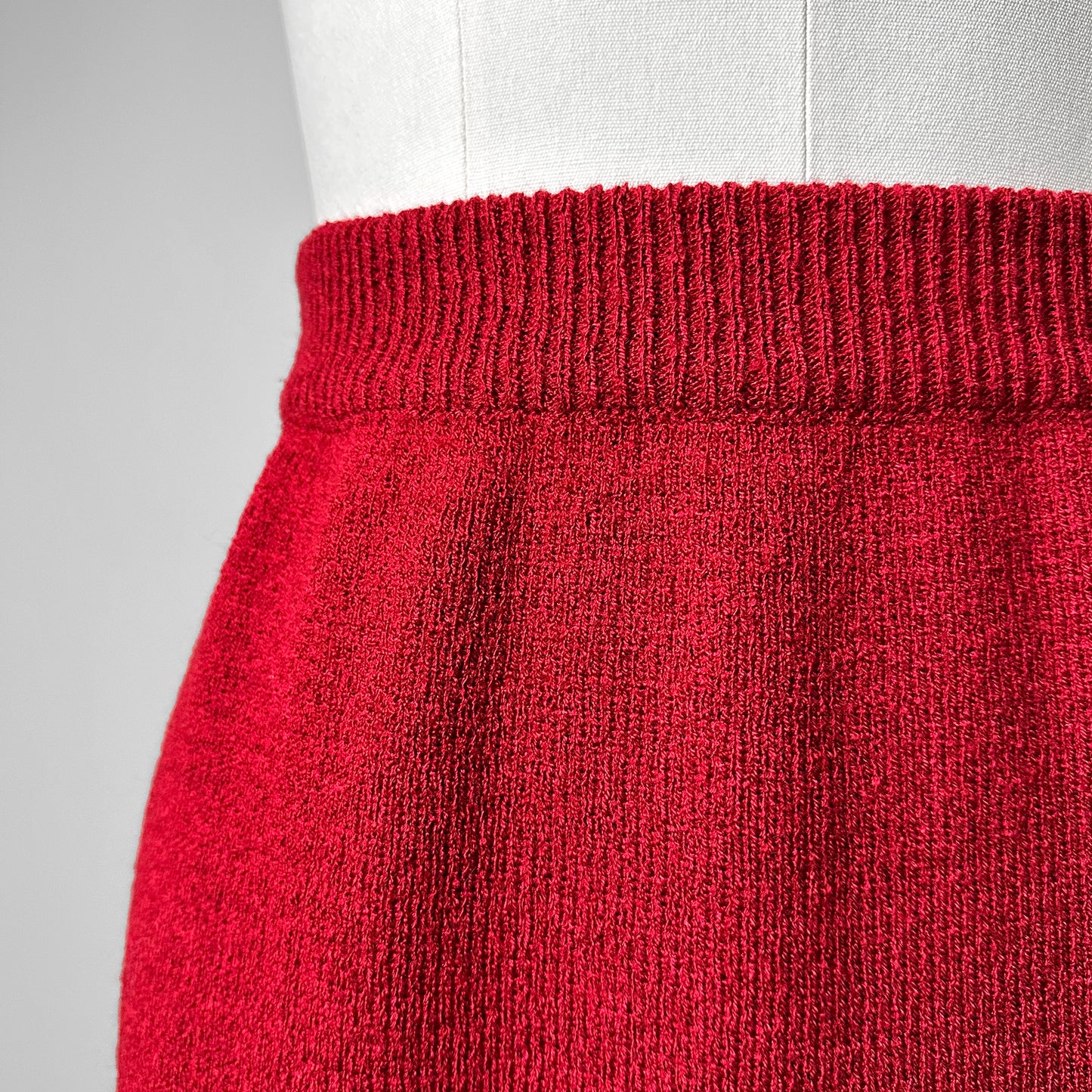 1990s Deep Red Woven Knit Elastic Waist Midi-Length Tube Skirt - Waist 29-34