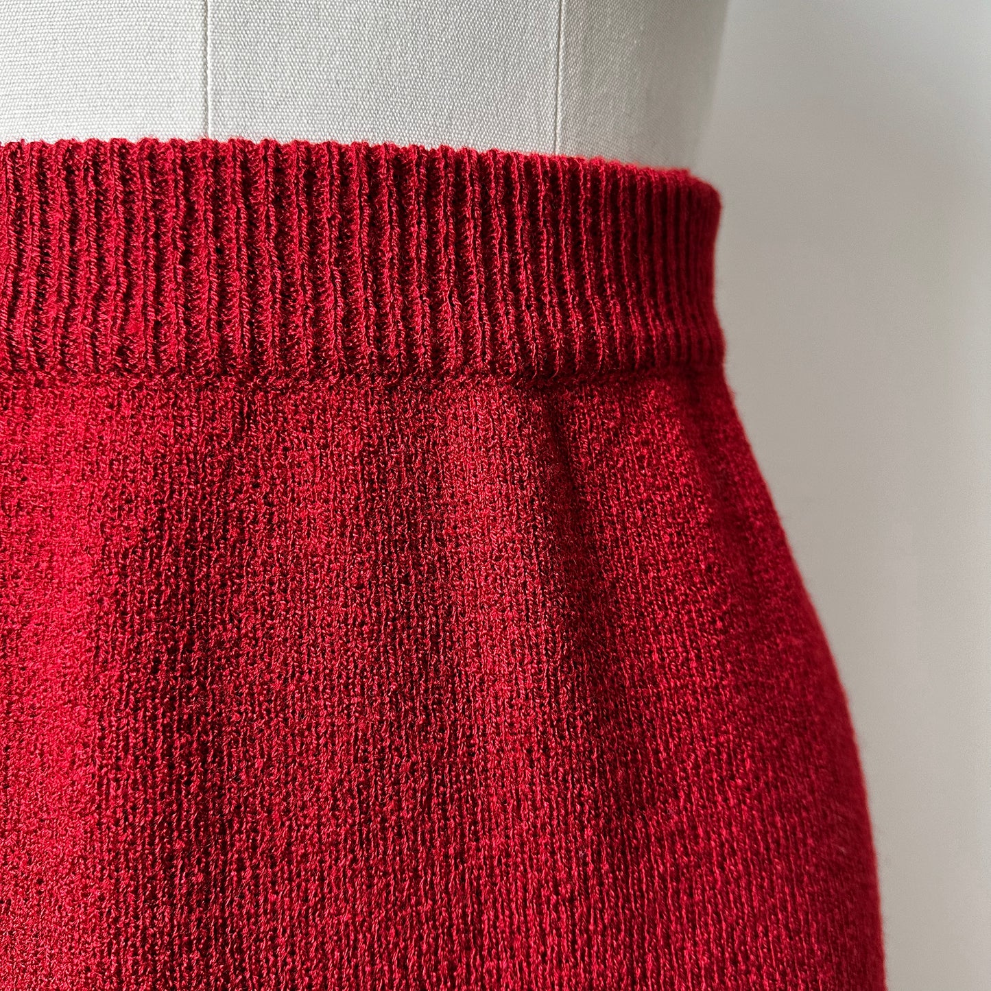 1990s Deep Red Woven Knit Elastic Waist Midi-Length Tube Skirt - Waist 29-34