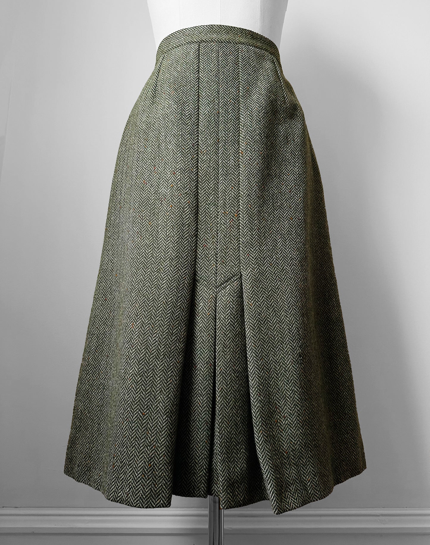 1960s Sage Green Wool Tweed Inverted Pleat A-Line Midi Length Skirt - Waist 26