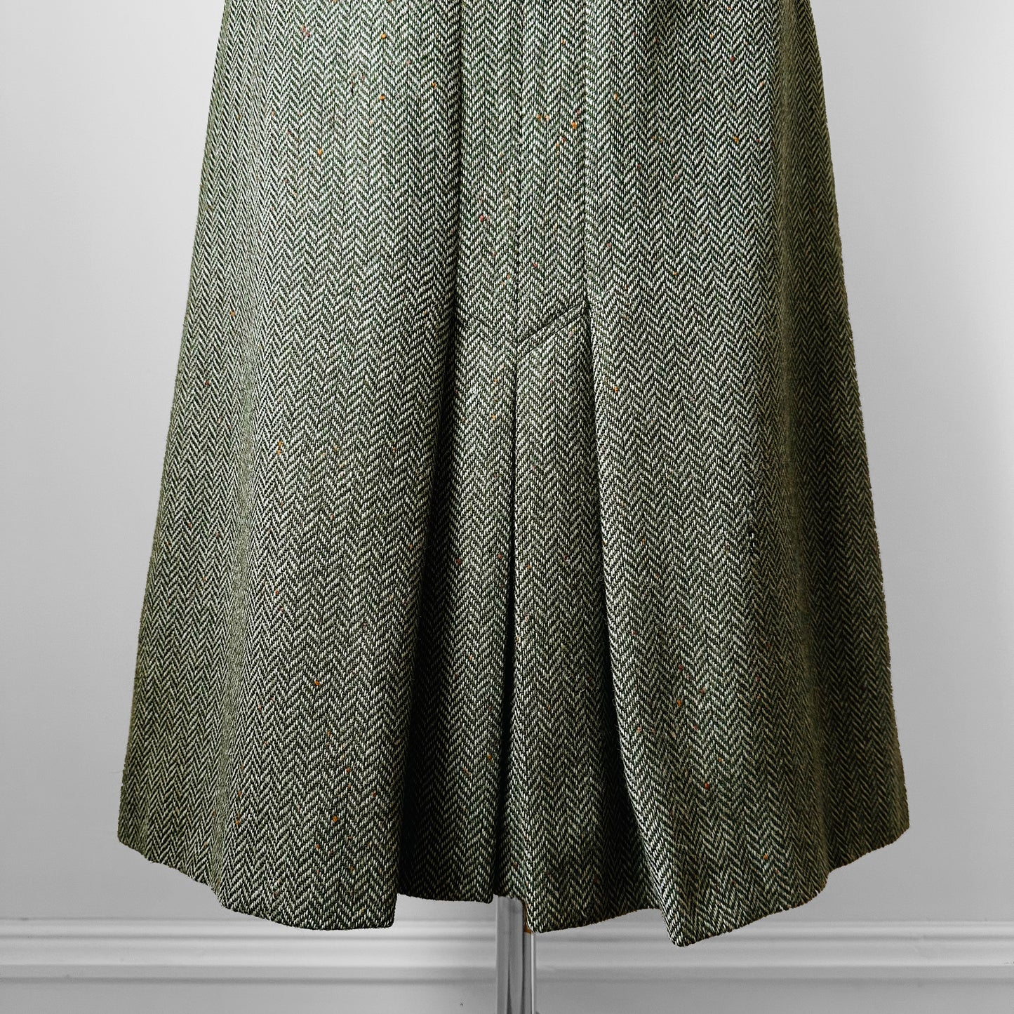 1960s Sage Green Wool Tweed Inverted Pleat A-Line Midi Length Skirt - Waist 26