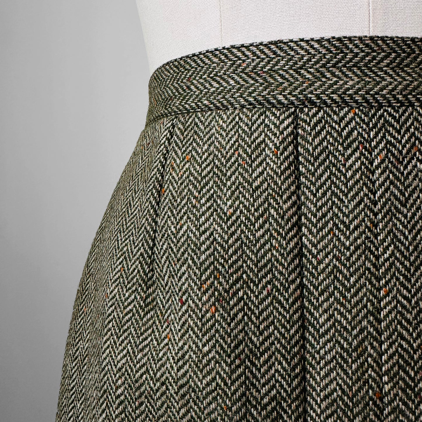 1960s Sage Green Wool Tweed Inverted Pleat A-Line Midi Length Skirt - Waist 26