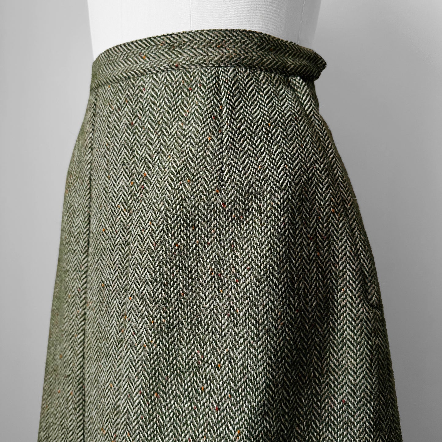 1960s Sage Green Wool Tweed Inverted Pleat A-Line Midi Length Skirt - Waist 26