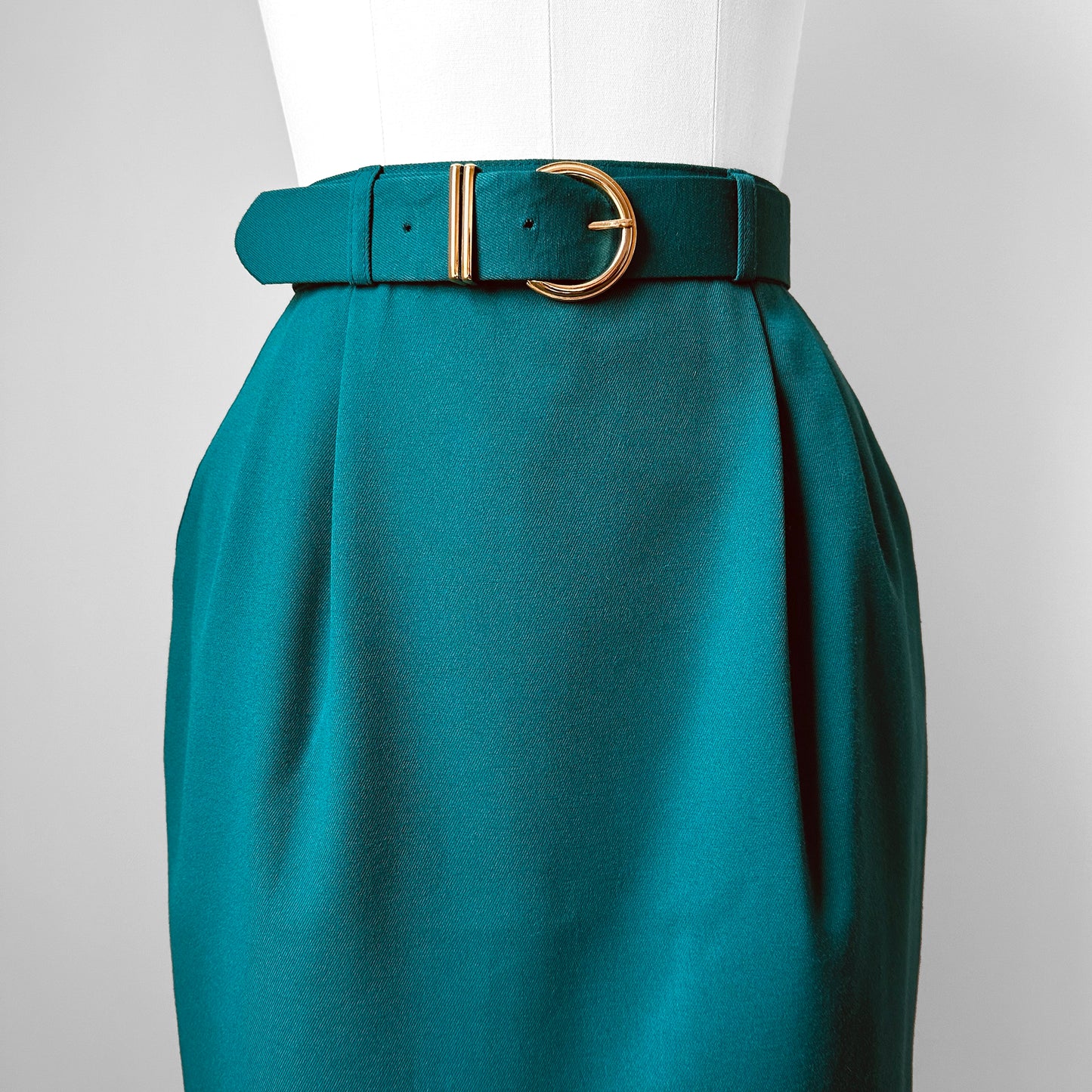 1980s High-Waisted Green Belted Fitted Knee-Length Skirt - Waist 28