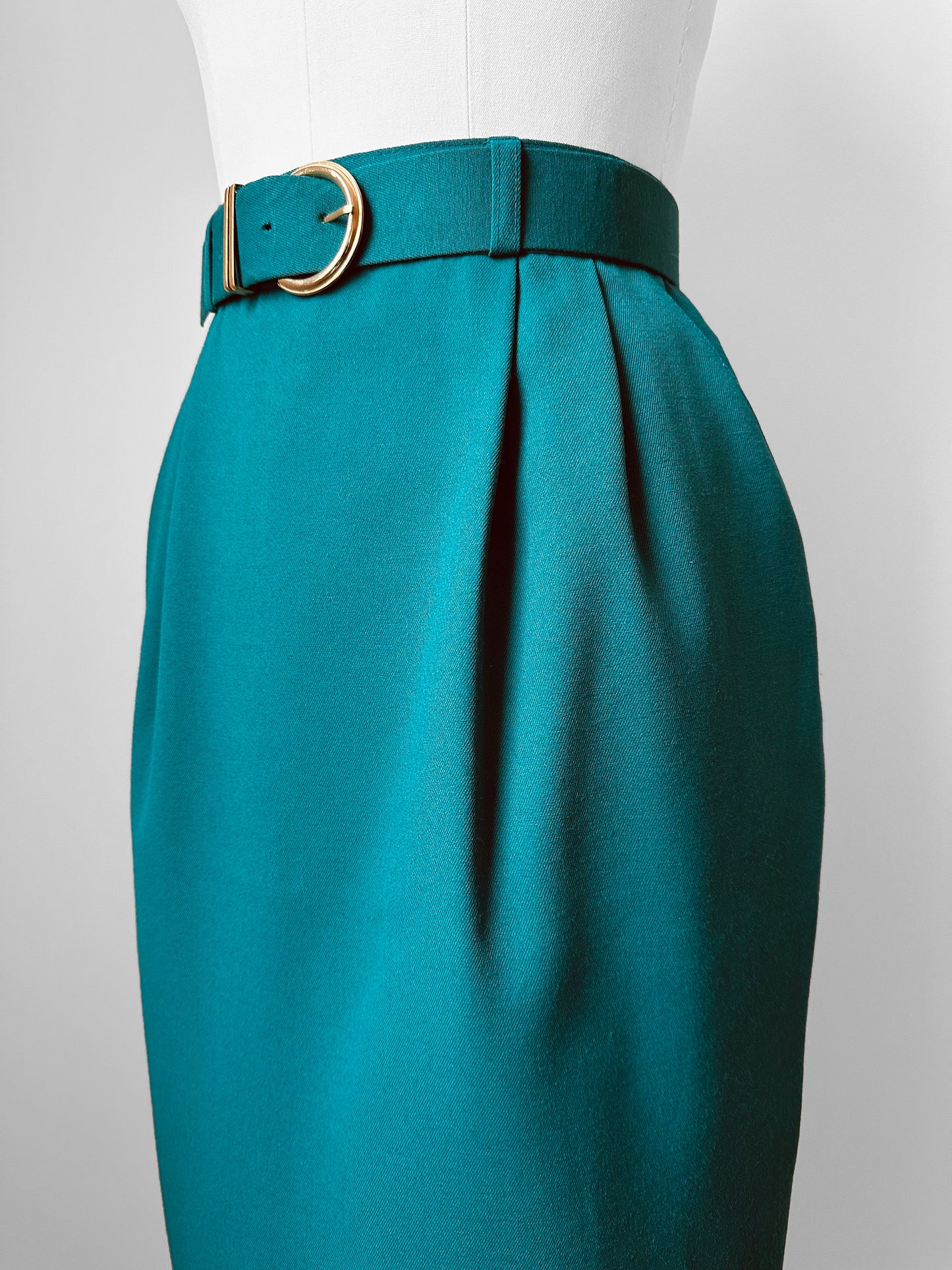 1980s High-Waisted Green Belted Fitted Knee-Length Skirt - Waist 28