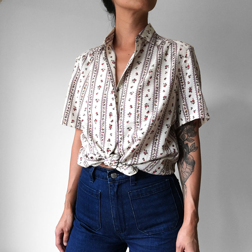 1970s Off-White Floral Rose Patterned Short Sleeve Collared Blouse