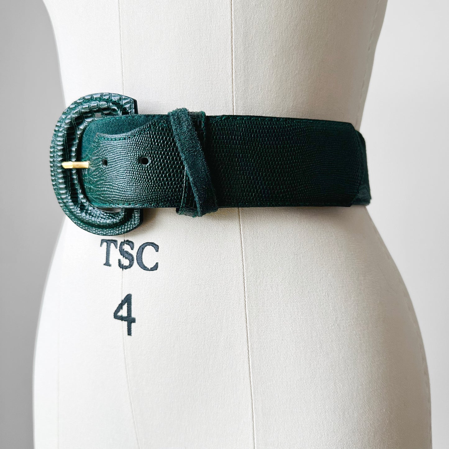 1980s Hunter Green Structured Wide Textured Leather and Suede Belt - Waist 25.5 - 29.5