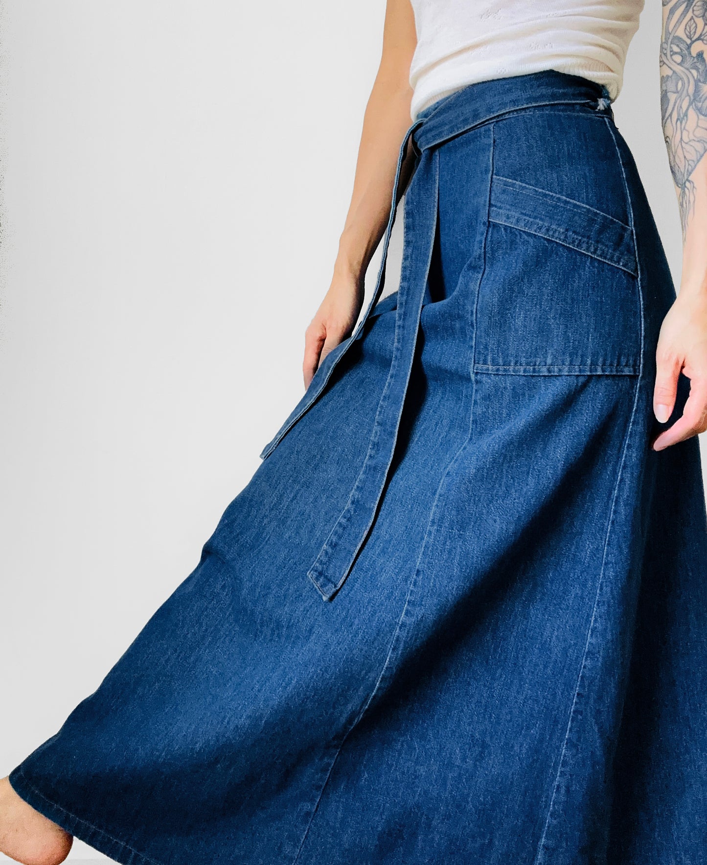 1970s Long Medium Wash Soft Blue Jean Denim Wrap Skirt - Waist 26-28