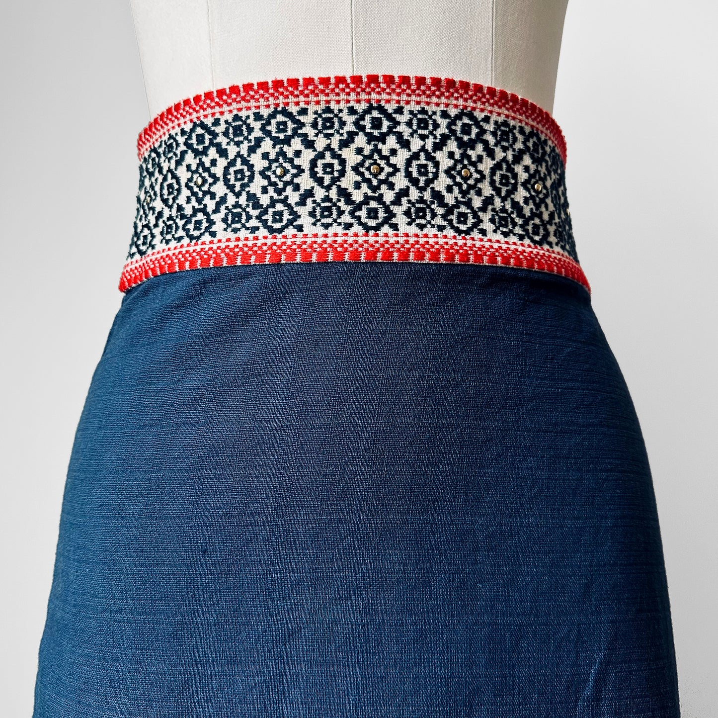 Y2K Embroidered Tied Waist Navy Linen Wrap Skirt - Waist 27.5