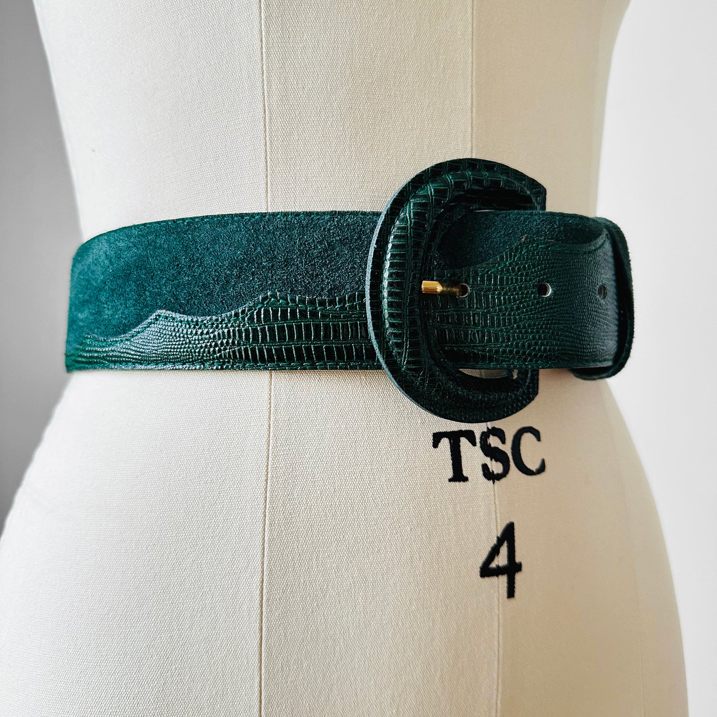 1980s Hunter Green Structured Wide Textured Leather and Suede Belt - Waist 25.5 - 29.5