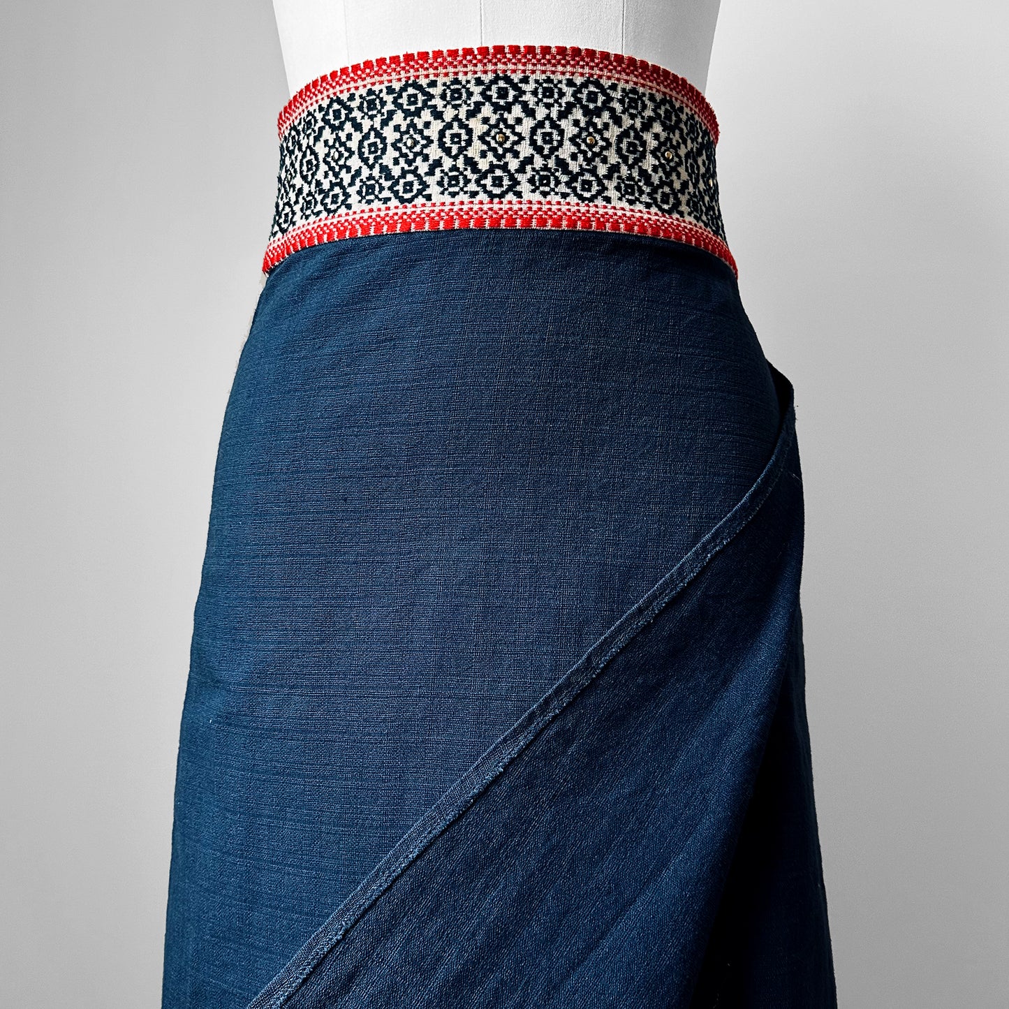 Y2K Embroidered Tied Waist Navy Linen Wrap Skirt - Waist 27.5