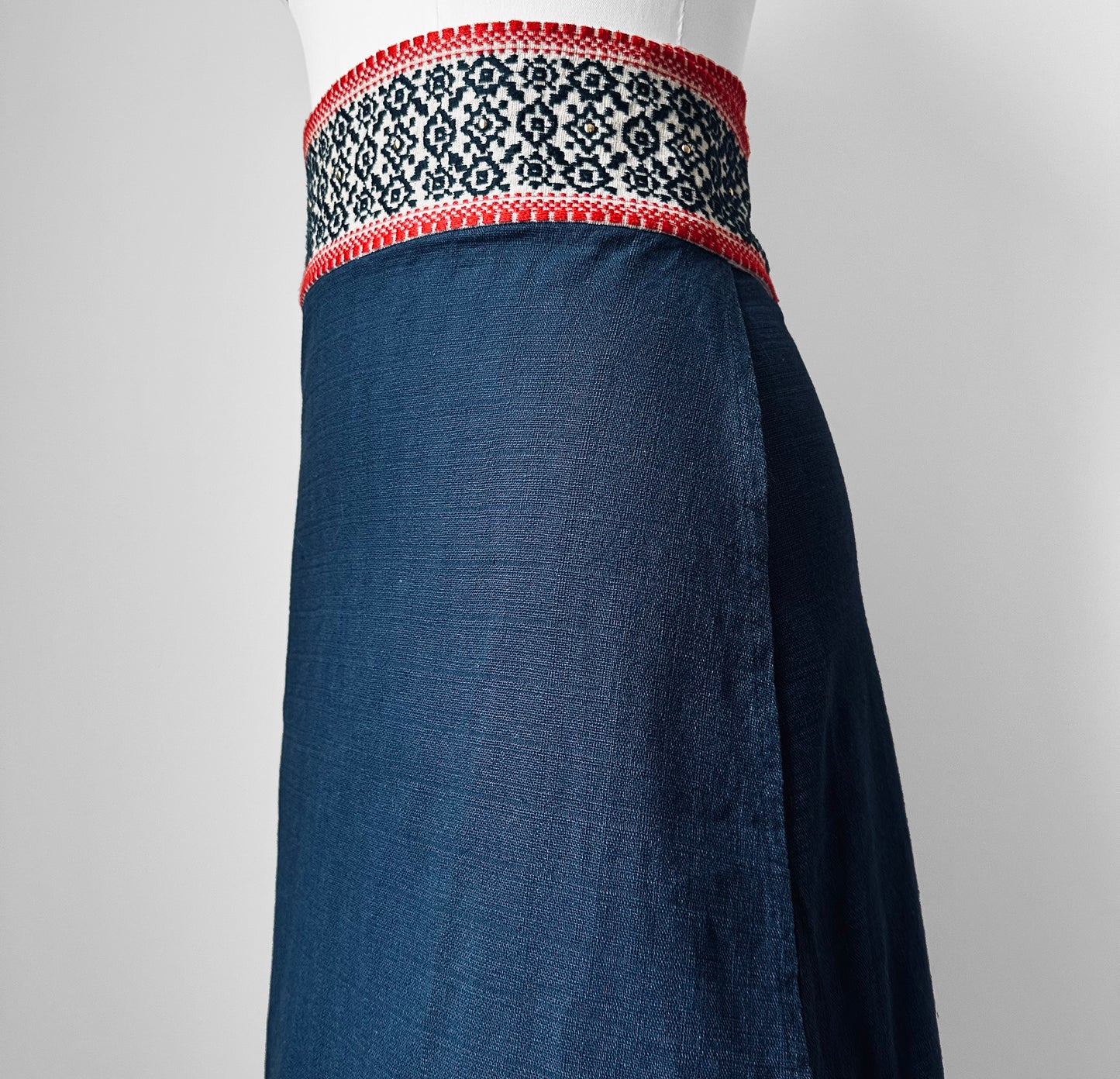 Y2K Embroidered Tied Waist Navy Linen Wrap Skirt - Waist 27.5