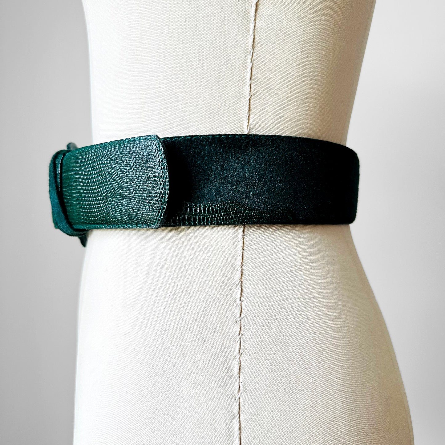 1980s Hunter Green Structured Wide Textured Leather and Suede Belt - Waist 25.5 - 29.5