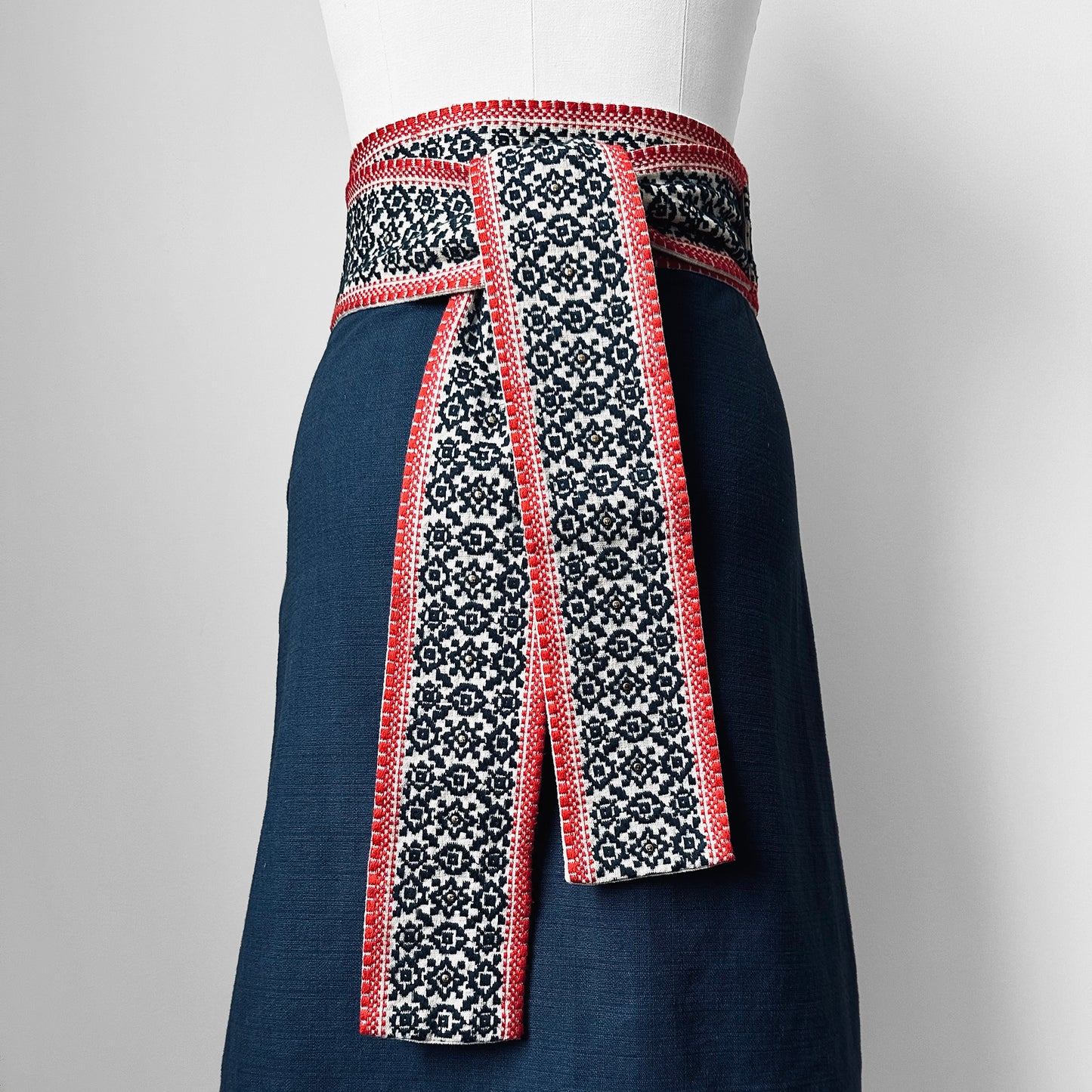 Y2K Embroidered Tied Waist Navy Linen Wrap Skirt - Waist 27.5