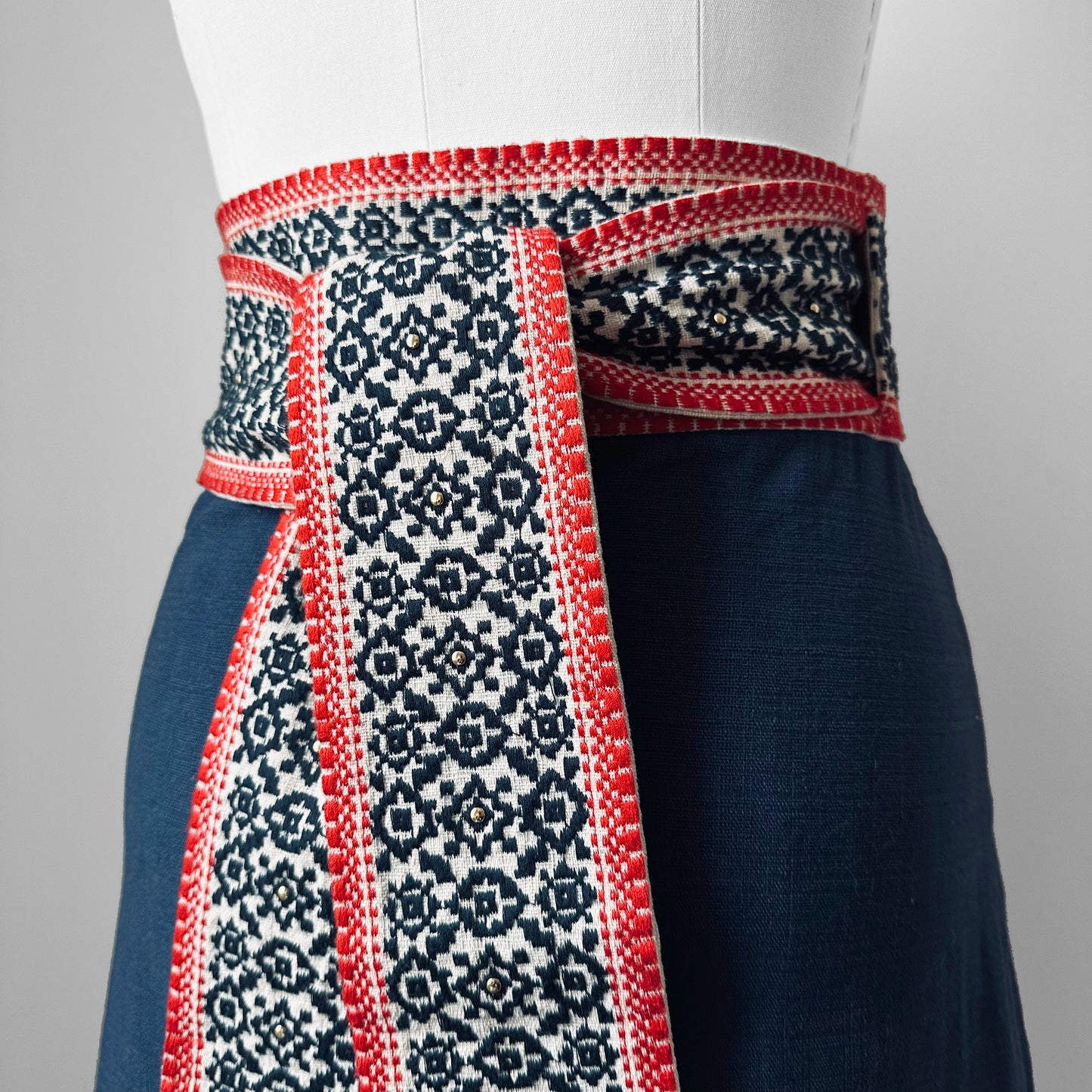 Y2K Embroidered Tied Waist Navy Linen Wrap Skirt - Waist 27.5