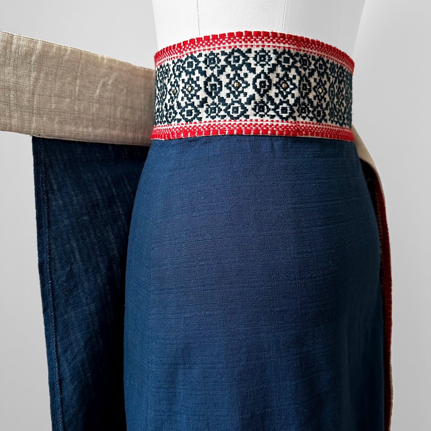 Y2K Embroidered Tied Waist Navy Linen Wrap Skirt - Waist 27.5