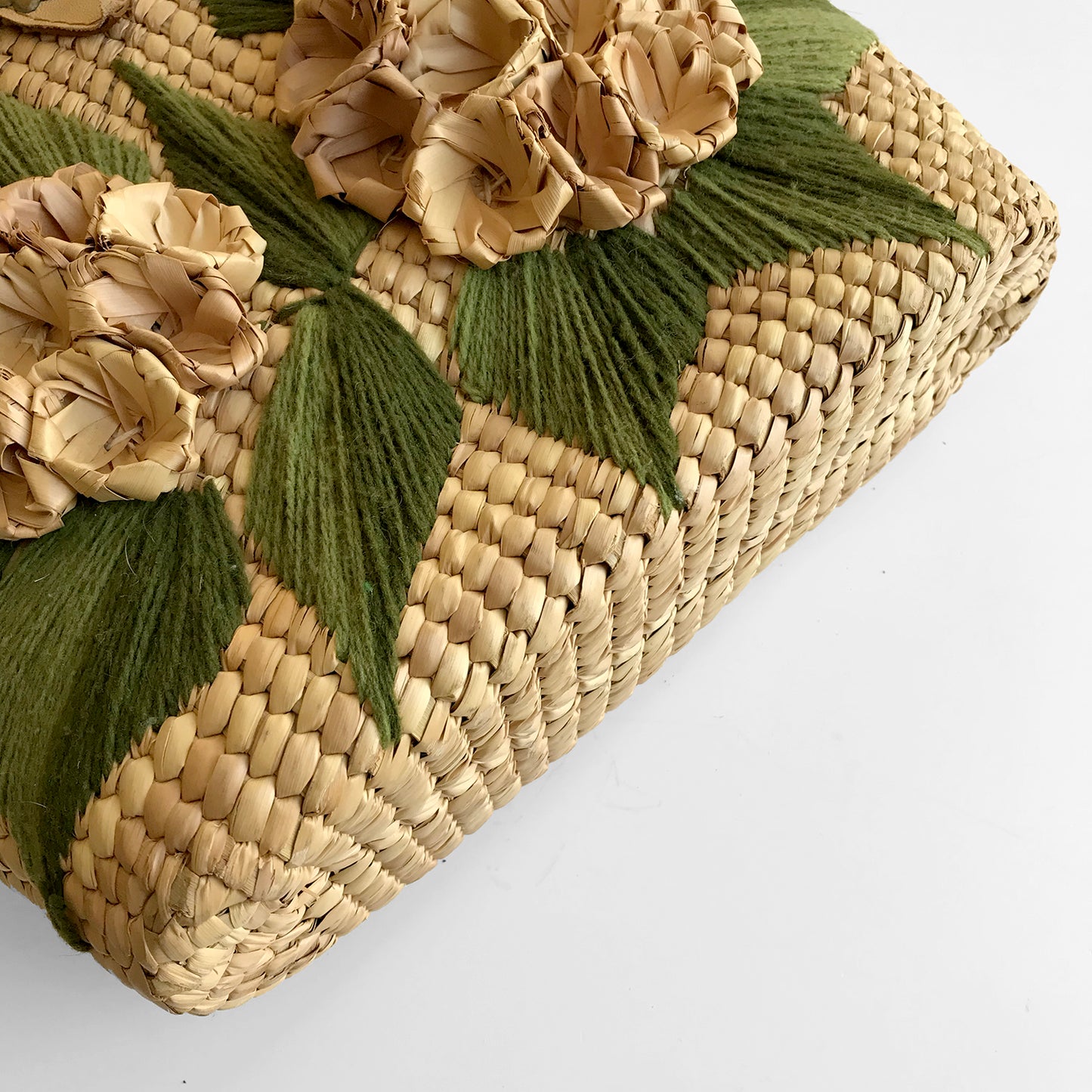 1950s - 1960s Mid-Century Floral and Leaf Woven Straw Basket Handbag