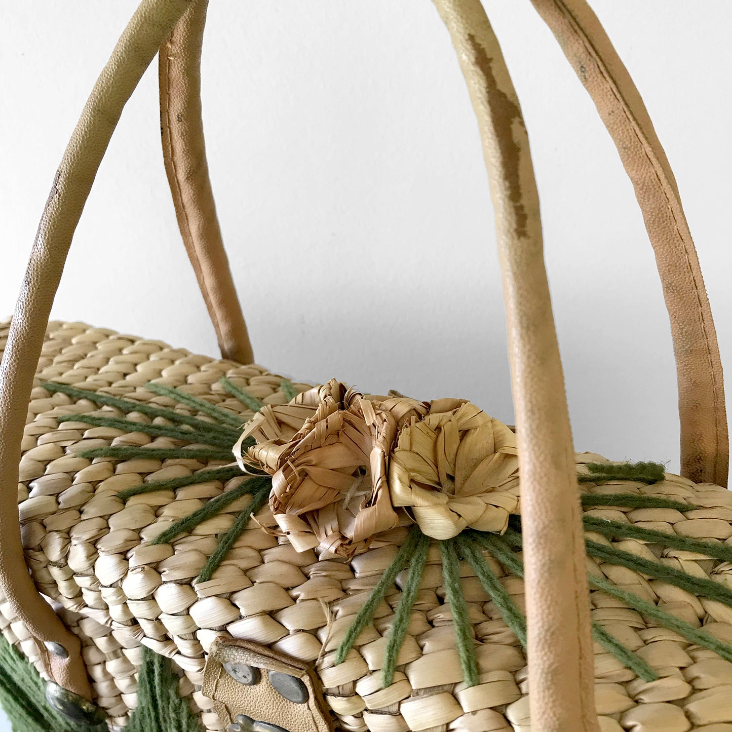 1950s - 1960s Mid-Century Floral and Leaf Woven Straw Basket Handbag