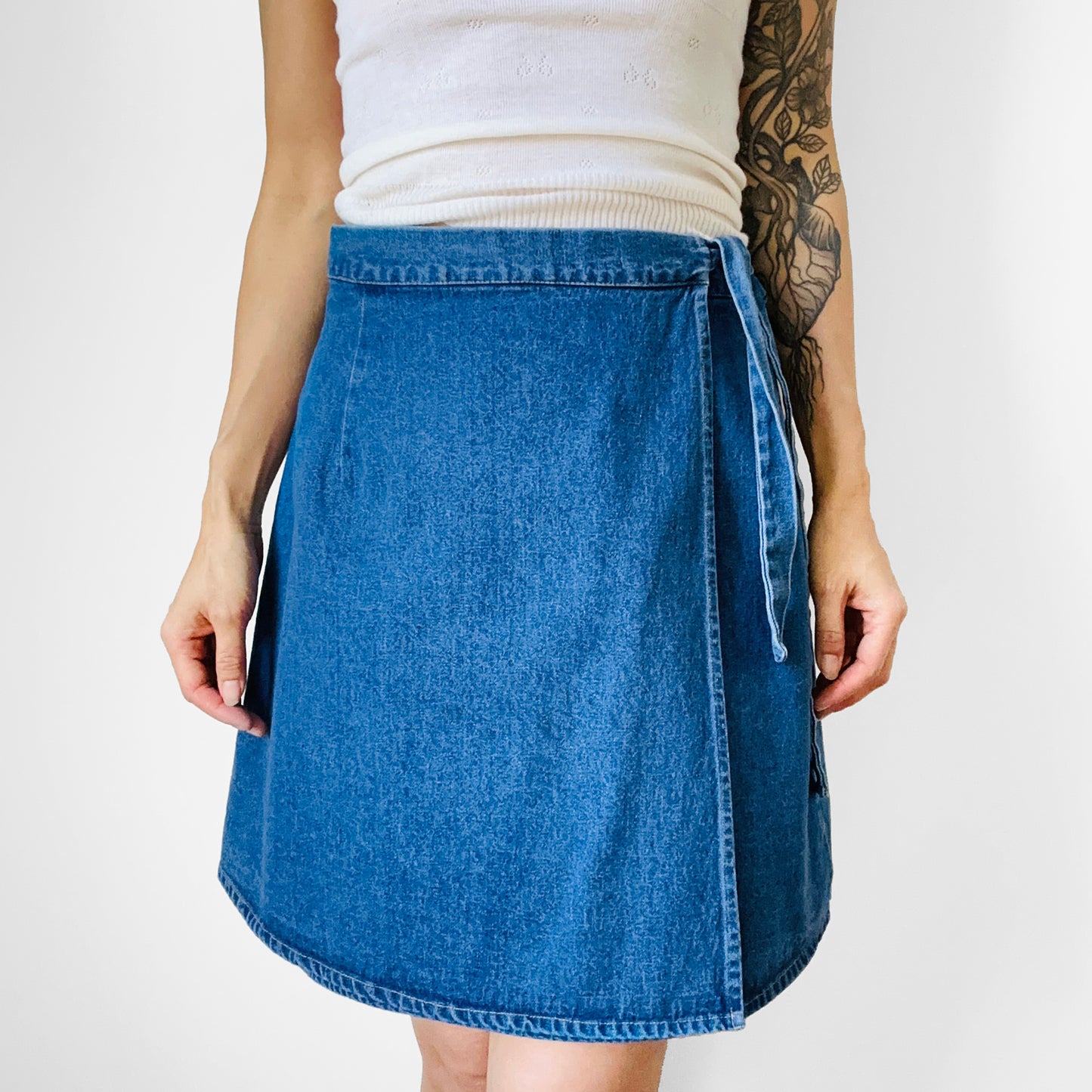 1990s High-Waisted A-Line Denim Jean Above-The-Knee Wrap Skirt - Waist 29