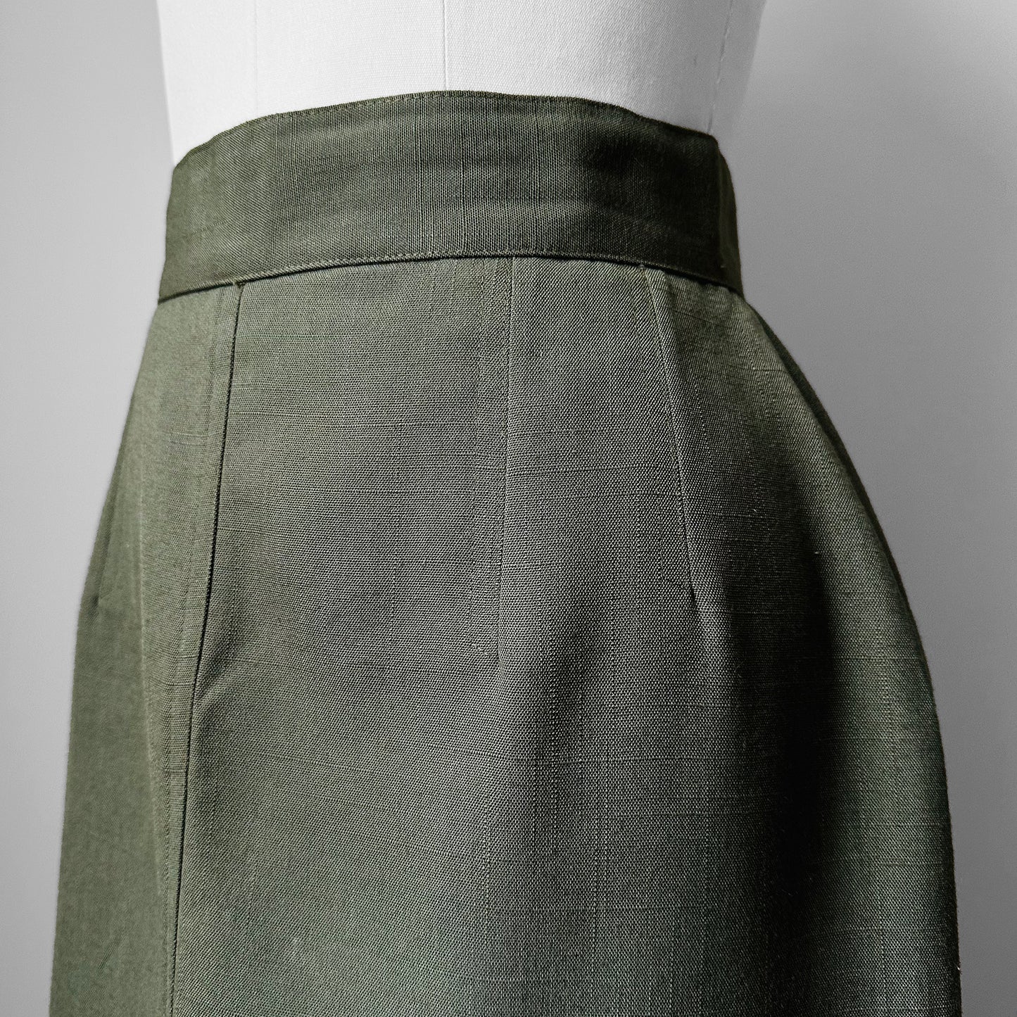 1980s Olive Green High-Waisted Knee-Length Fitted Skirt - Waist 26.5