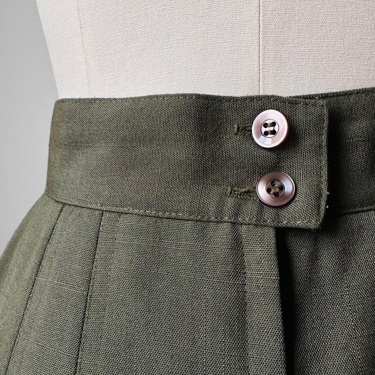 1980s Olive Green High-Waisted Knee-Length Fitted Skirt - Waist 26.5