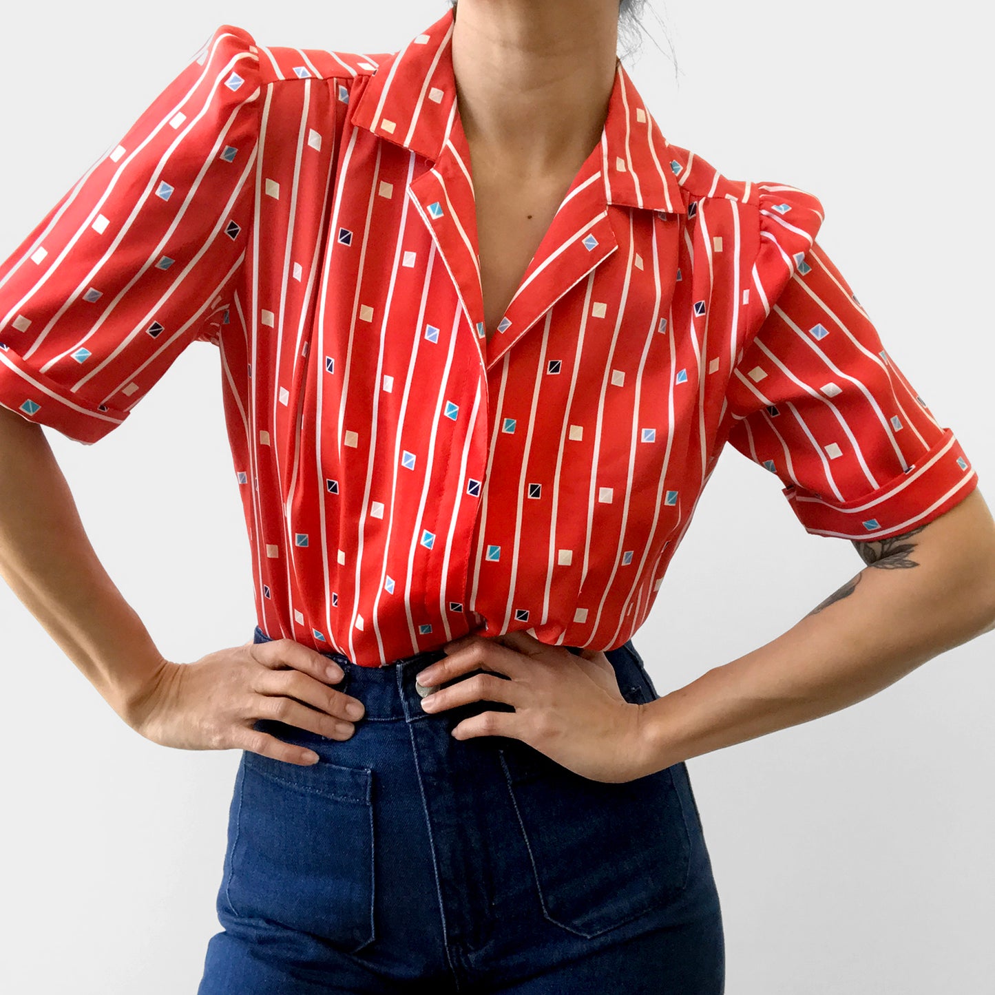 1970s Red Patterned Striped Short-Sleeve Collared Button-Front Shirtv