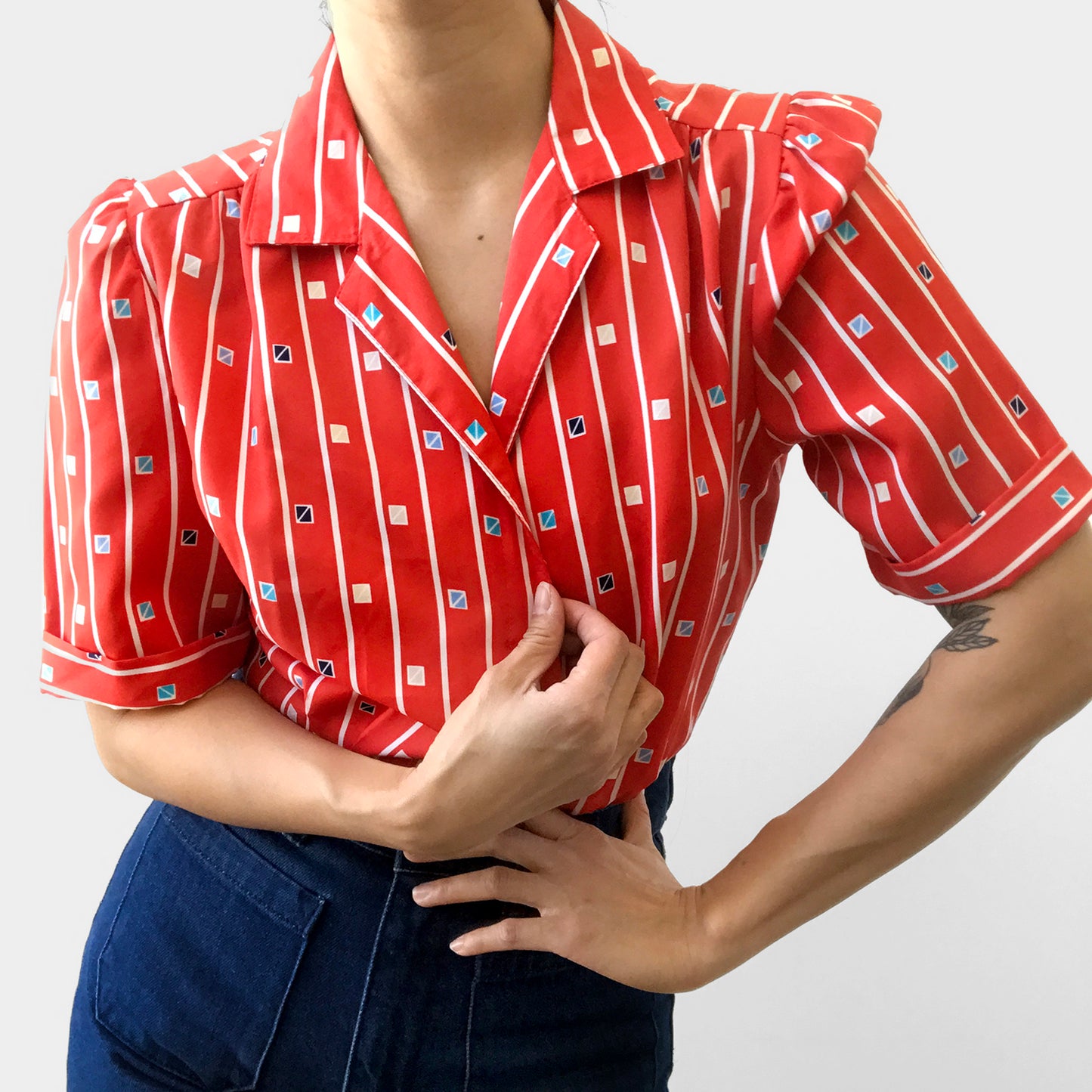 1970s Red Patterned Striped Short-Sleeve Collared Button-Front Shirtv