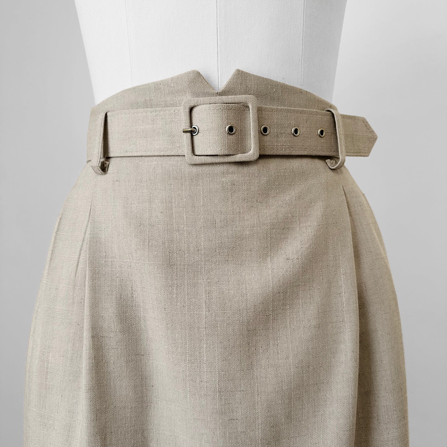 1980s Made in Canada Oatmeal Linen Blend Belted High-Waisted Button-Back Skirt - Waist 32