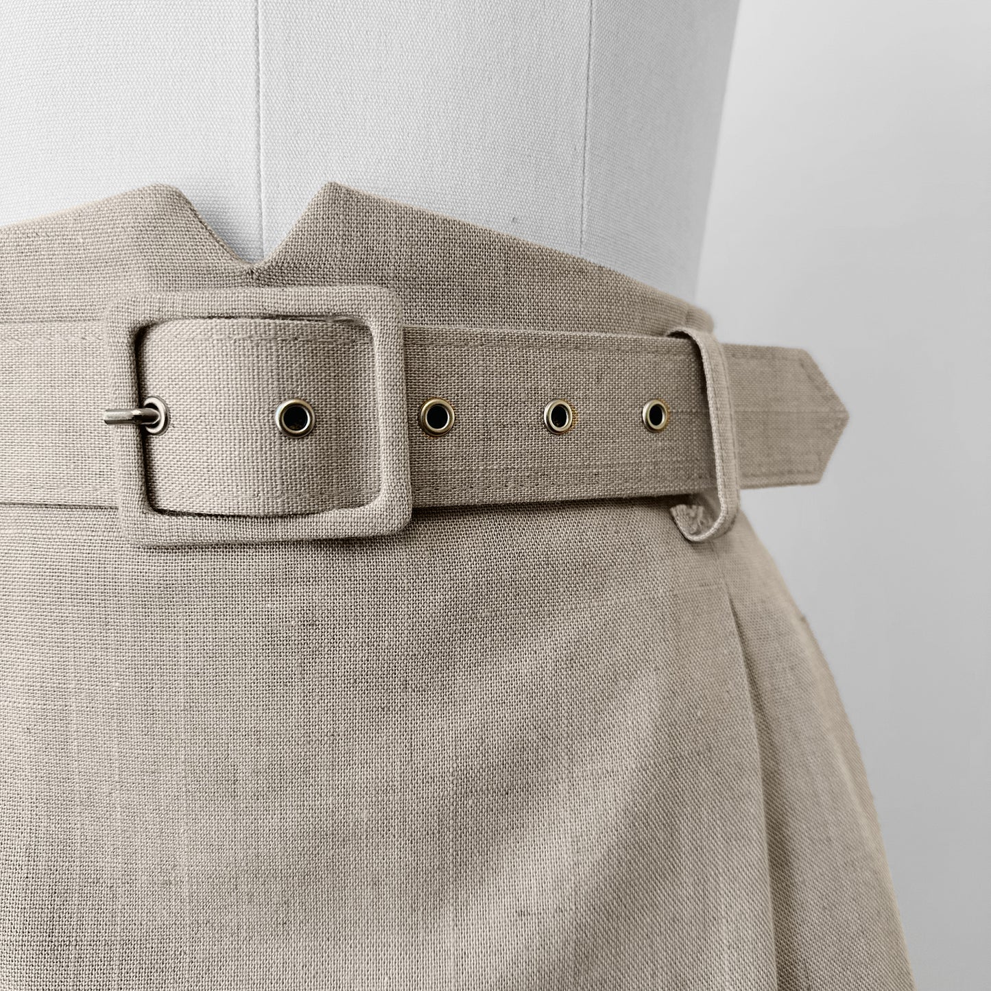 1980s Made in Canada Oatmeal Linen Blend Belted High-Waisted Button-Back Skirt - Waist 32