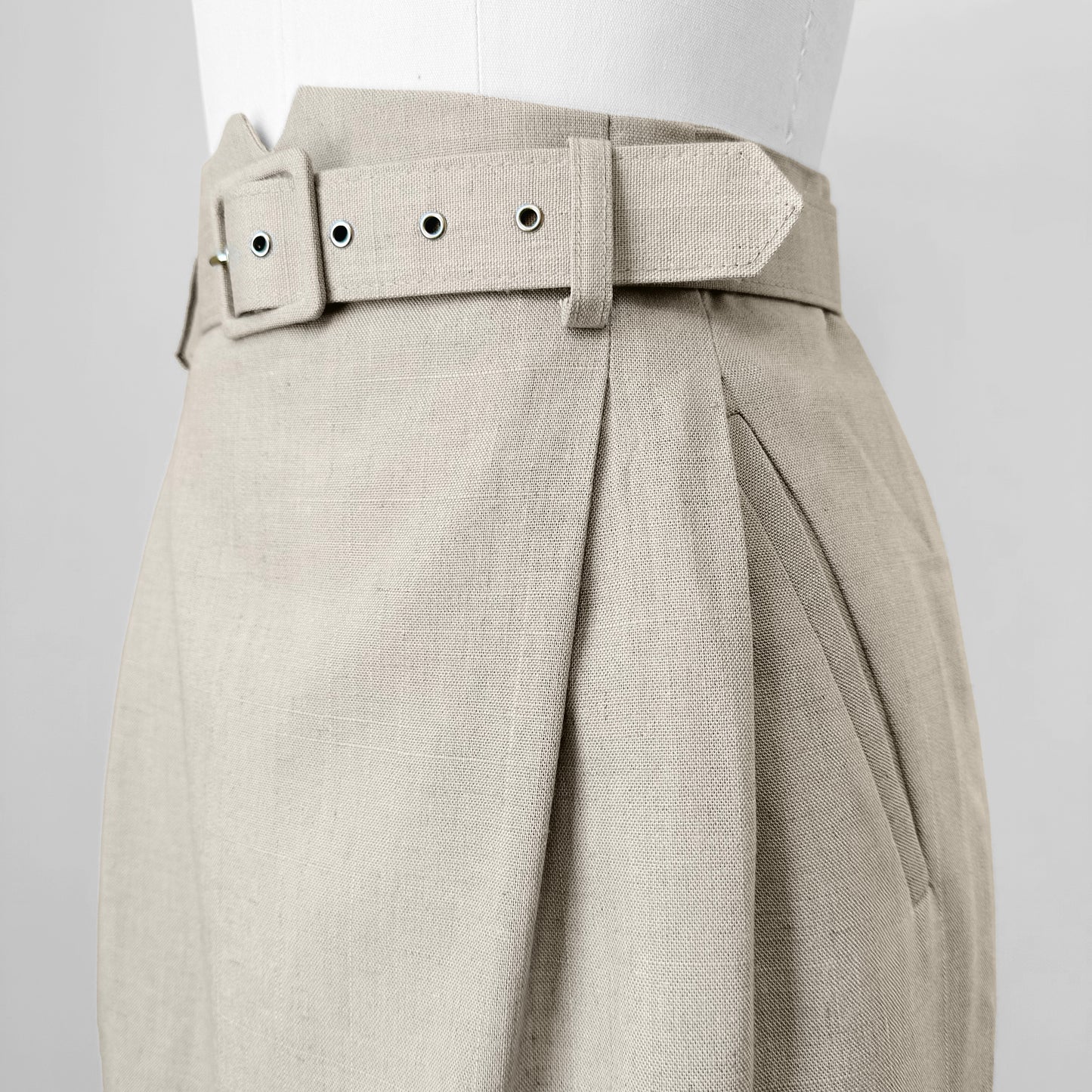 1980s Made in Canada Oatmeal Linen Blend Belted High-Waisted Button-Back Skirt - Waist 32