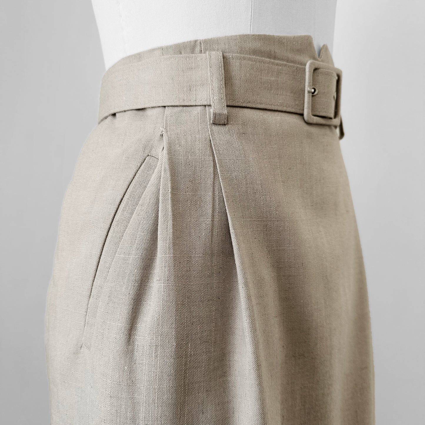 1980s Made in Canada Oatmeal Linen Blend Belted High-Waisted Button-Back Skirt - Waist 32