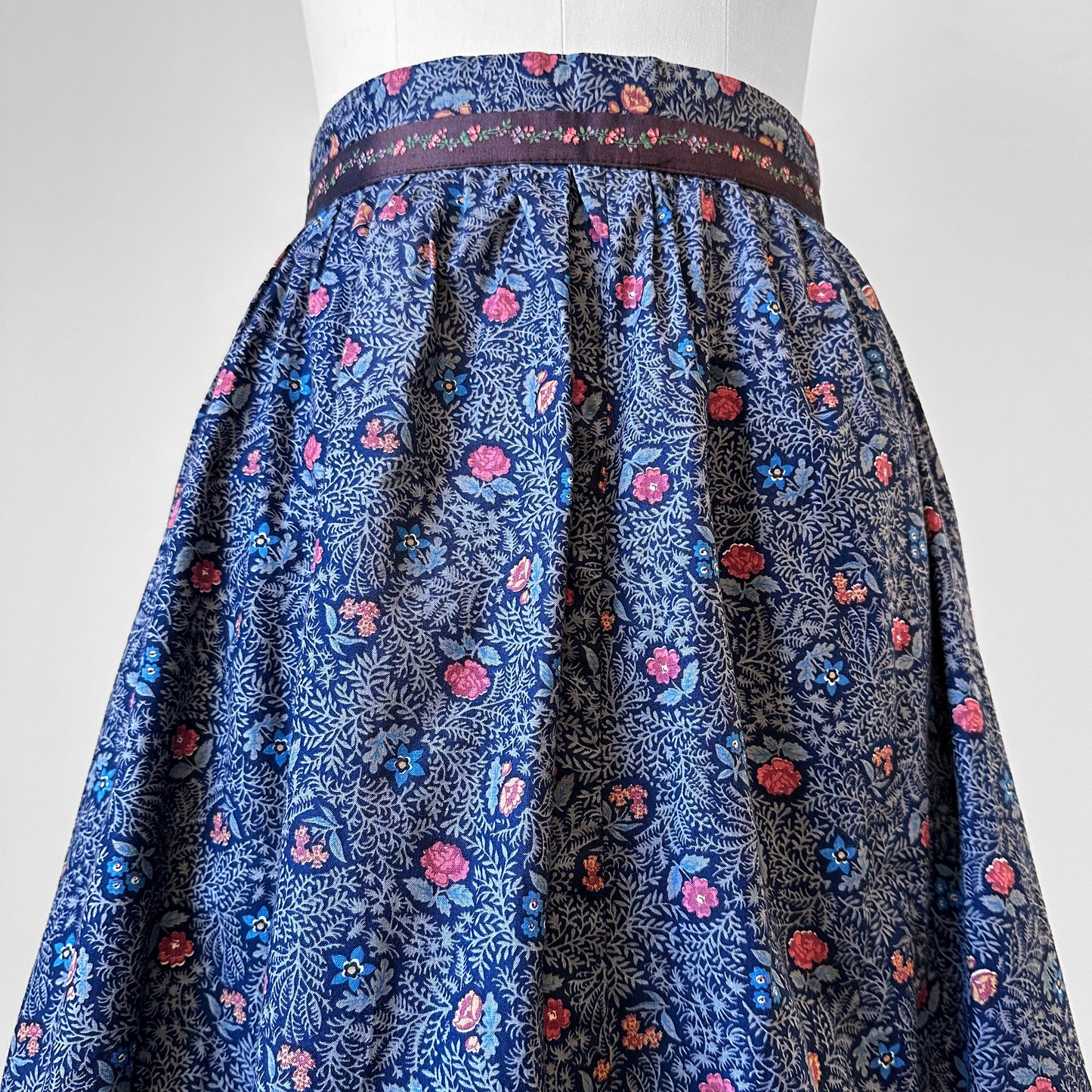 1970s Floral Pink Blue Brown Patchwork Suttles and Seawind Skirt - Waist 26