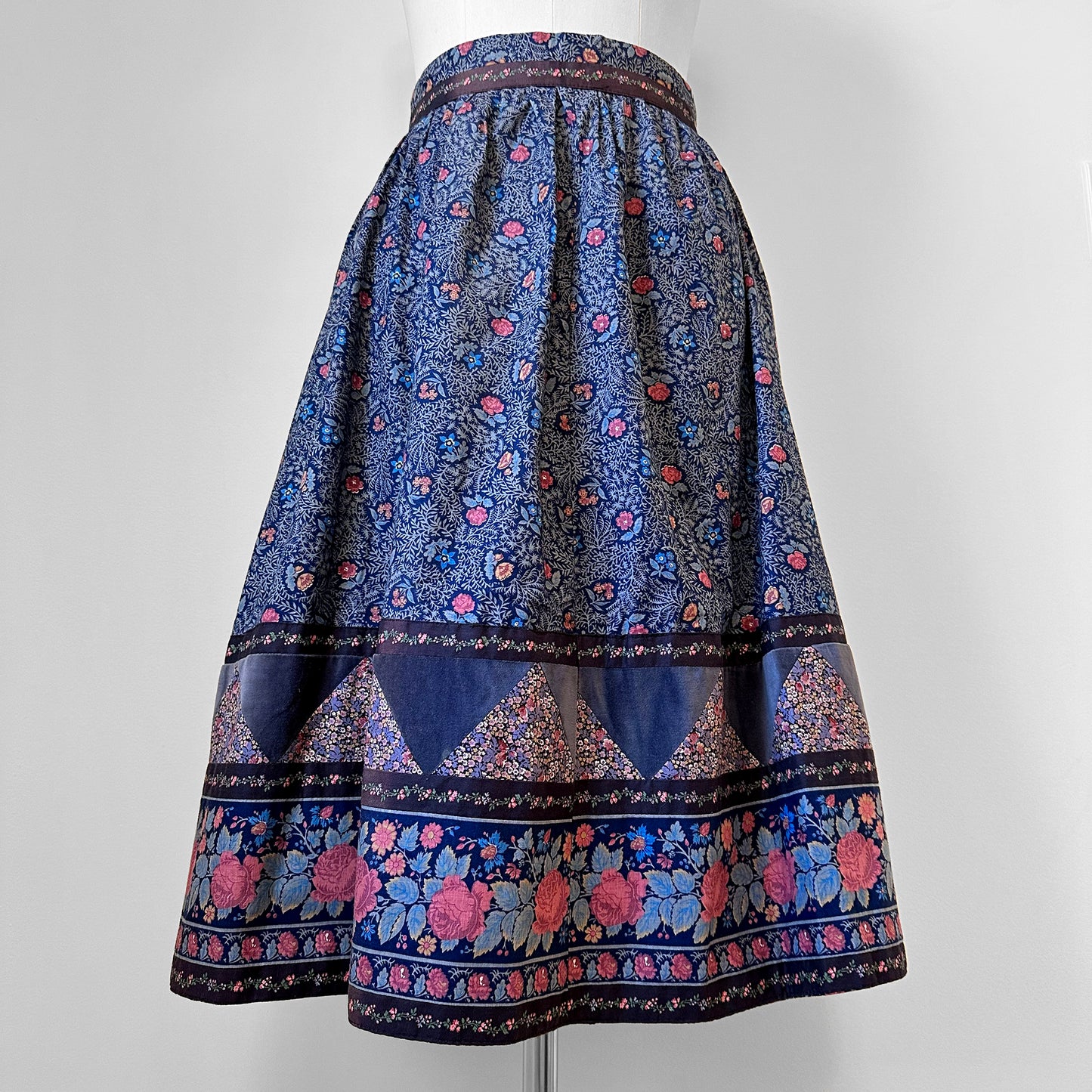 1970s Floral Pink Blue Brown Patchwork Suttles and Seawind Skirt - Waist 26