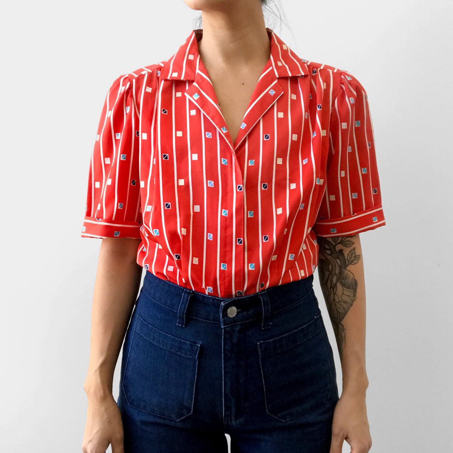 1970s Red Patterned Striped Short-Sleeve Collared Button-Front Shirtv