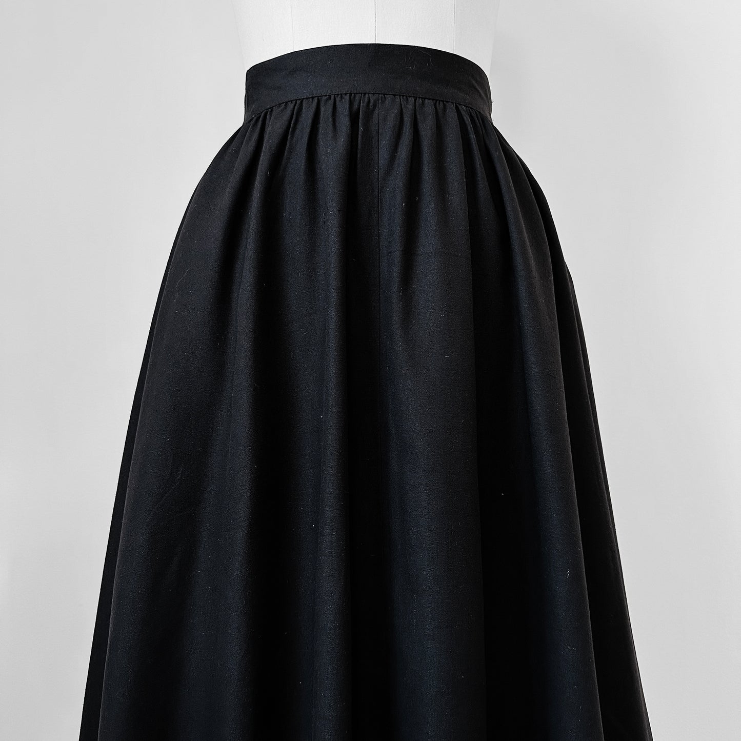 1990s Black Raw Silk Side-Button Fit and Flare Knee-Length Skirt - Waist 25