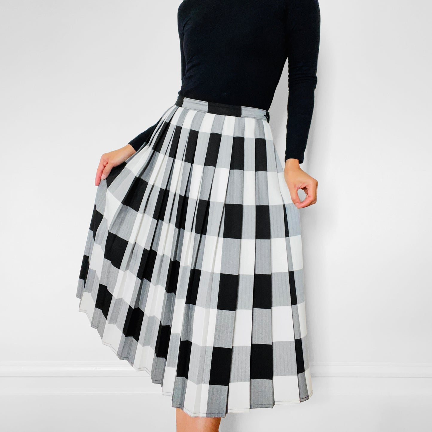 1970s - 1980s Black and White Herringbone Gingham High-Waisted Pleated Skirt