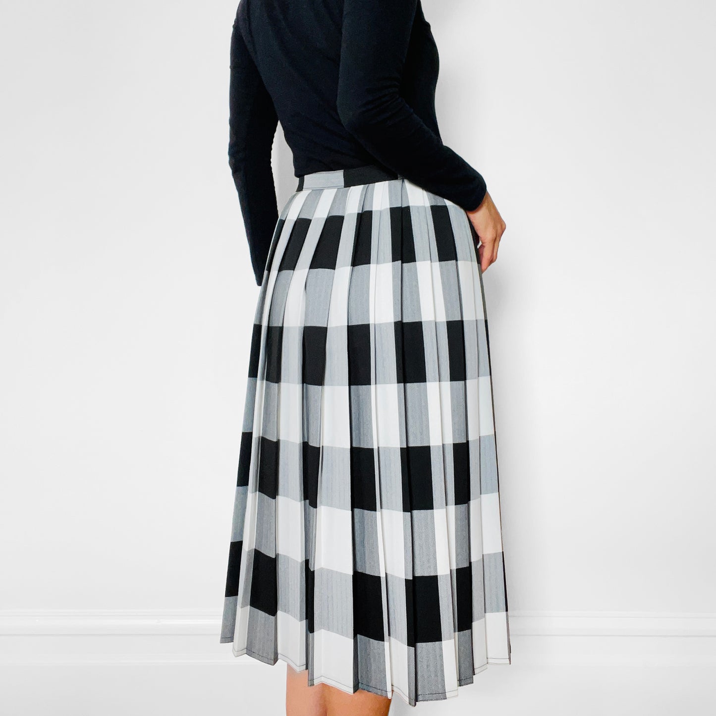 1970s - 1980s Black and White Herringbone Gingham High-Waisted Pleated Skirt