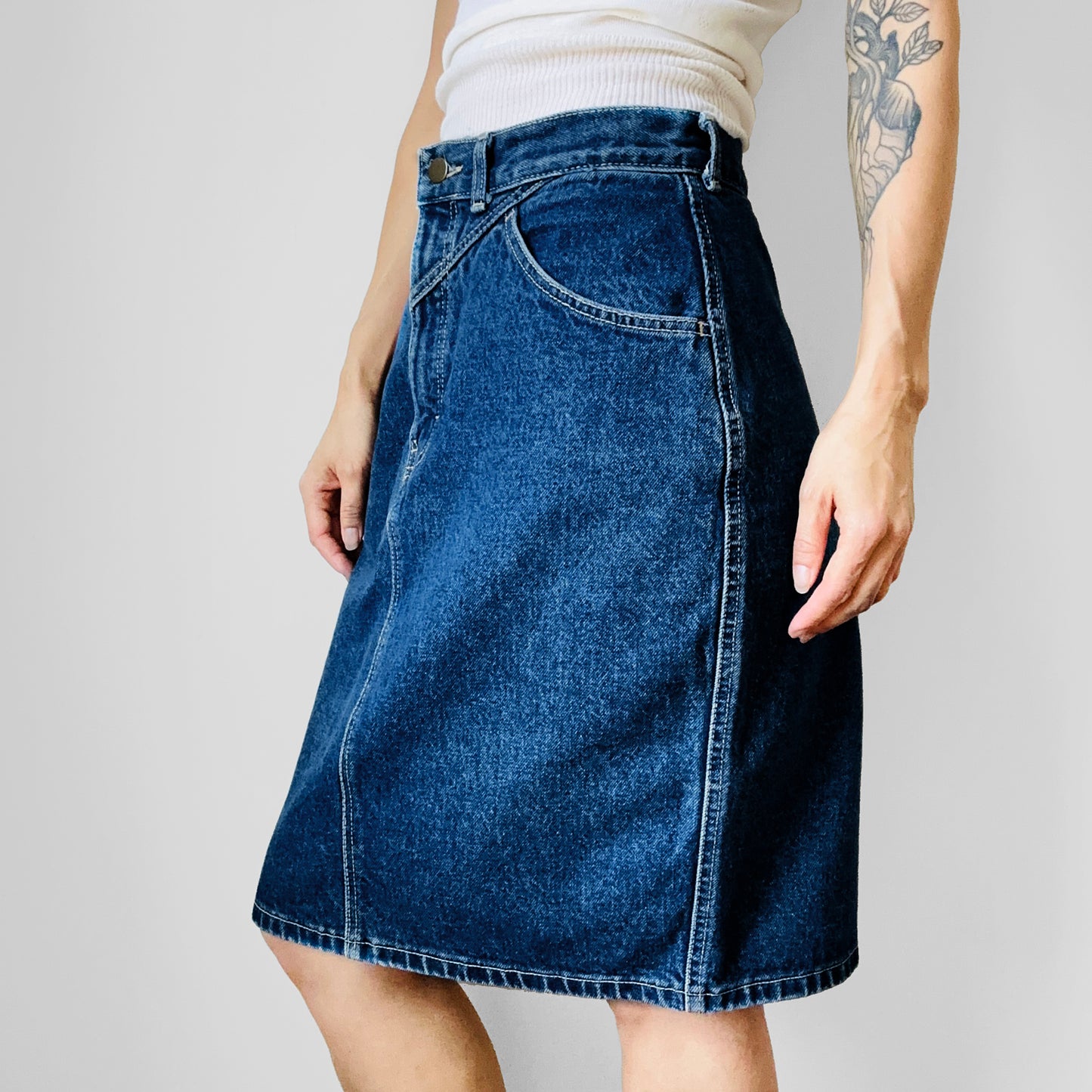 1980s Made in Canada Dark Denim Knee-Length Denim Blue Jean Skirt - Waist 28/29