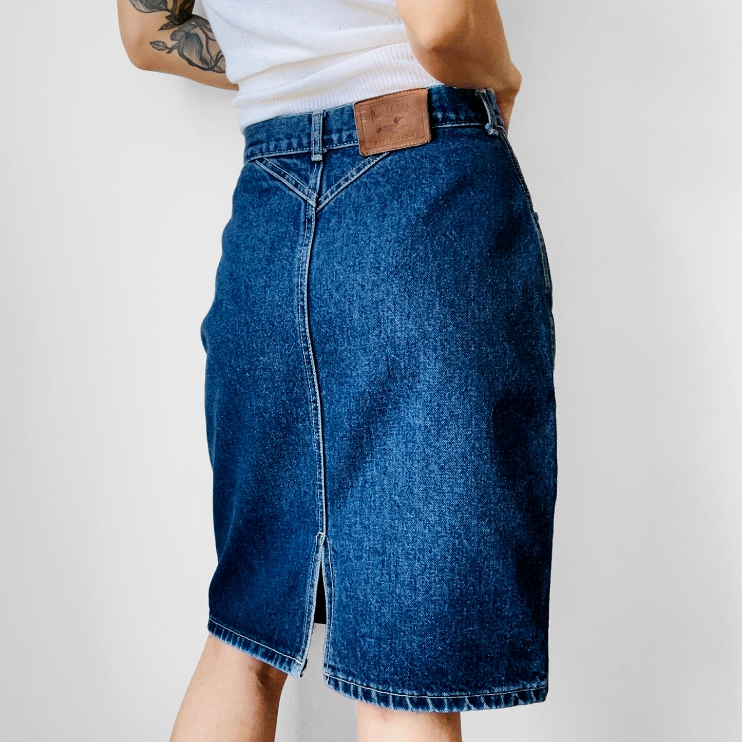 1980s Made in Canada Dark Denim Knee-Length Denim Blue Jean Skirt - Waist 28/29