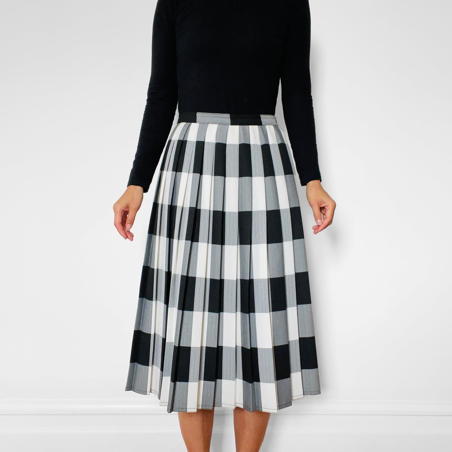 1970s - 1980s Black and White Herringbone Gingham High-Waisted Pleated Skirt