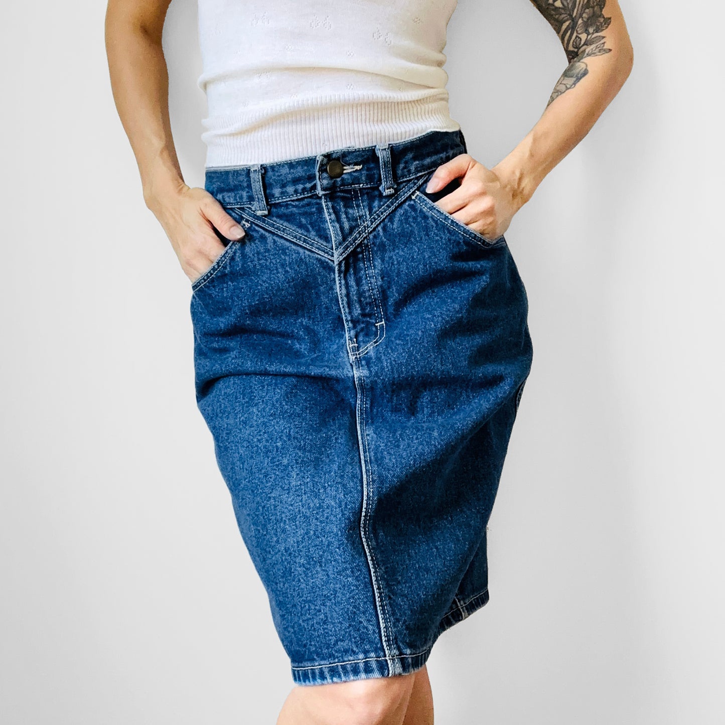 1980s Made in Canada Dark Denim Knee-Length Denim Blue Jean Skirt - Waist 28/29