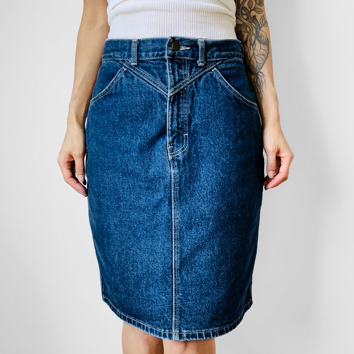 1980s Made in Canada Dark Denim Knee-Length Denim Blue Jean Skirt - Waist 28/29