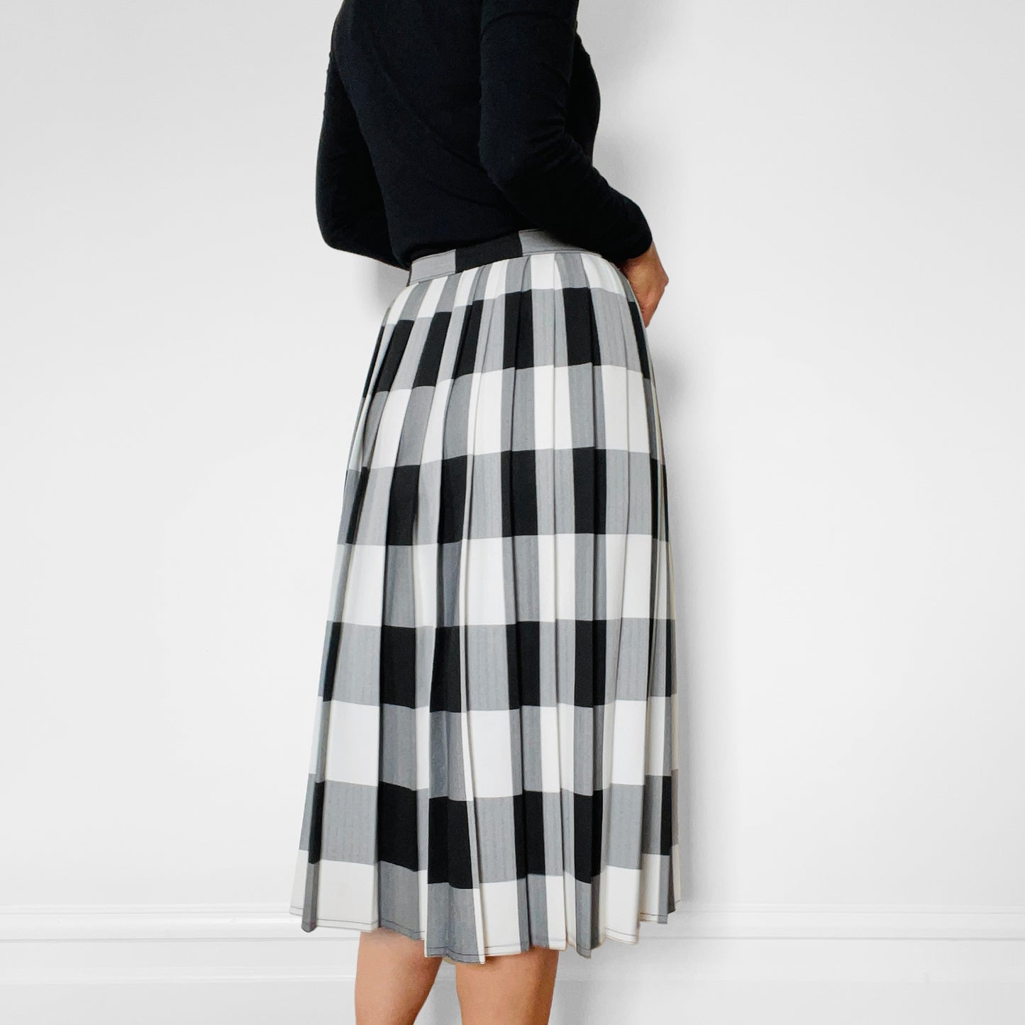 1970s - 1980s Black and White Herringbone Gingham High-Waisted Pleated Skirt