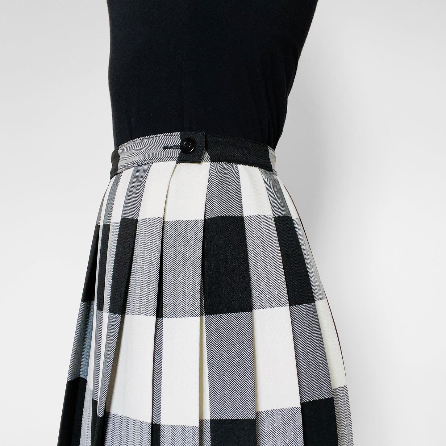 1970s - 1980s Black and White Herringbone Gingham High-Waisted Pleated Skirt