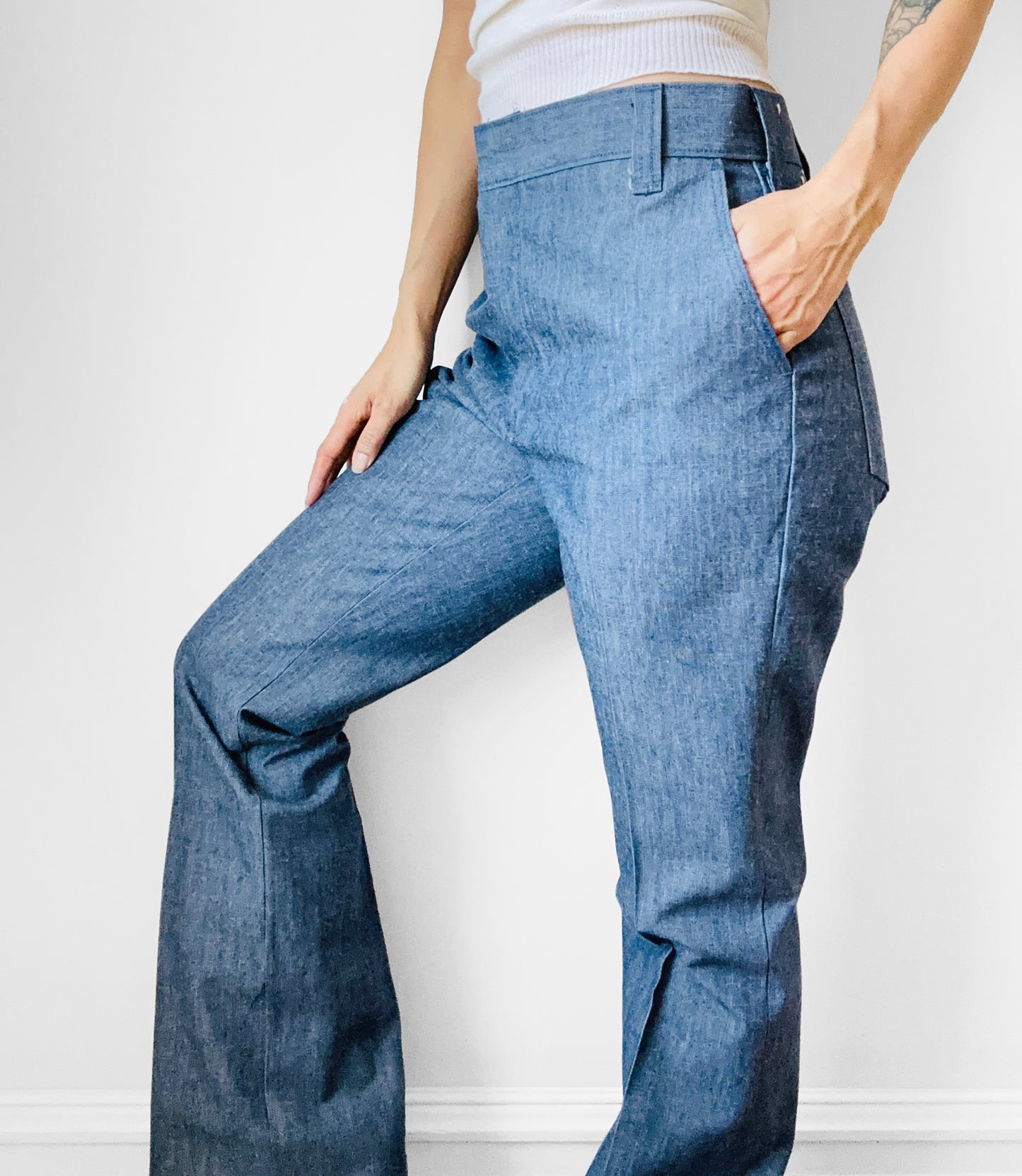 1970s Style Soft Blue Bell Bottom WRANGLER Cinched-Back Chambray Trousers Pants - Waist 31