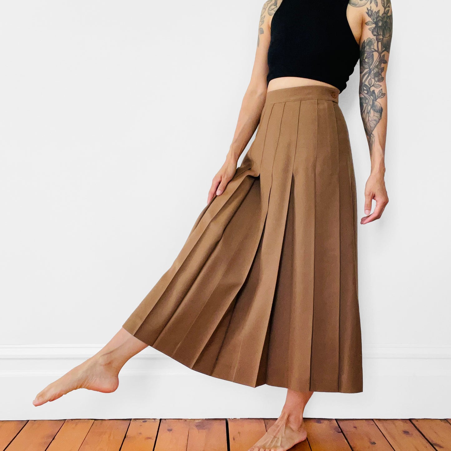 1970s - 1980s Made in Canada Caramel Pure Virgin Wool High-Waisted Pleated Skirt