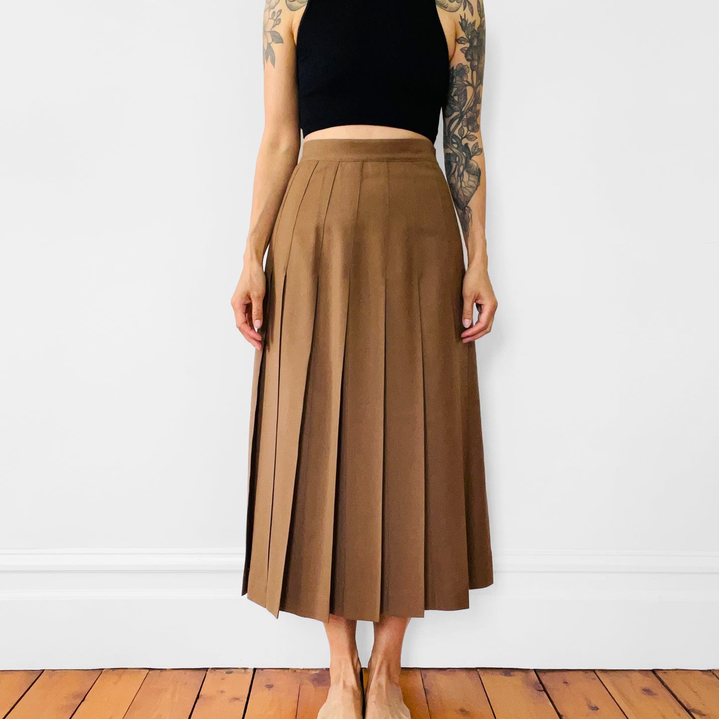 1970s - 1980s Made in Canada Caramel Pure Virgin Wool High-Waisted Pleated Skirt