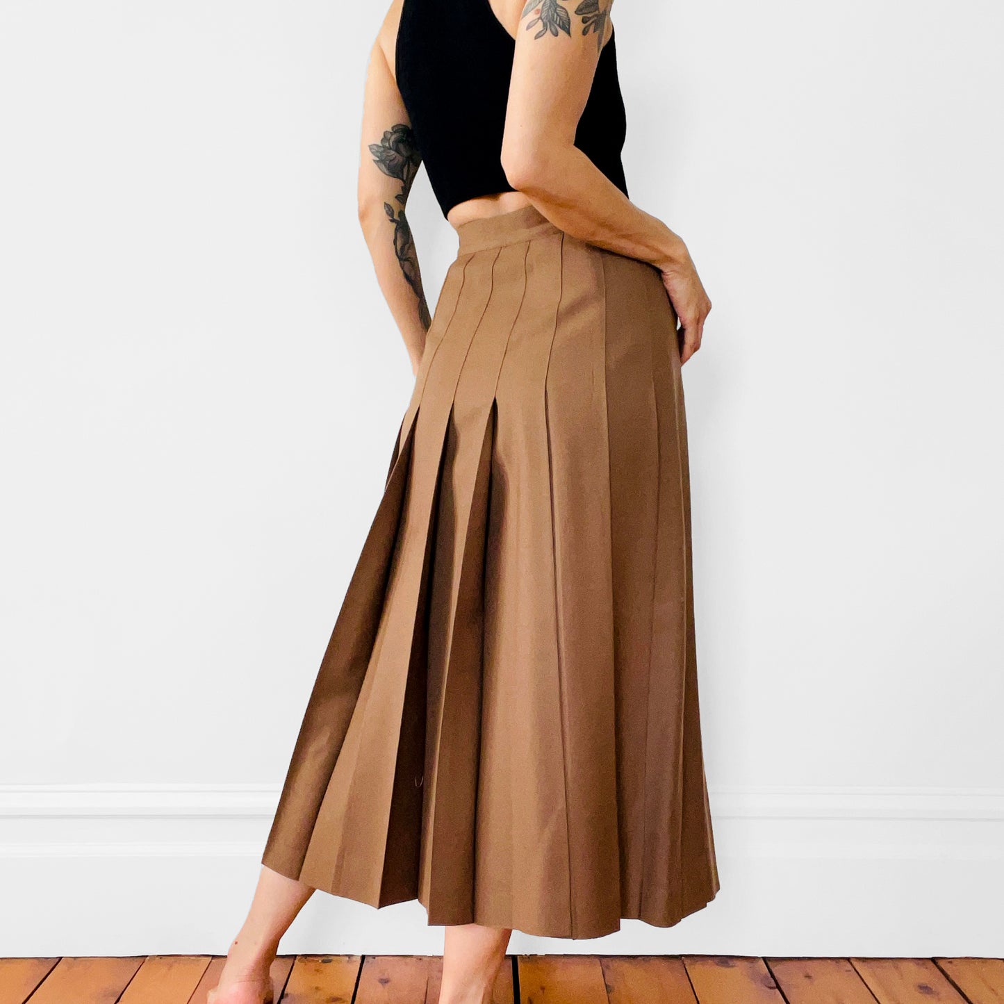 1970s - 1980s Made in Canada Caramel Pure Virgin Wool High-Waisted Pleated Skirt