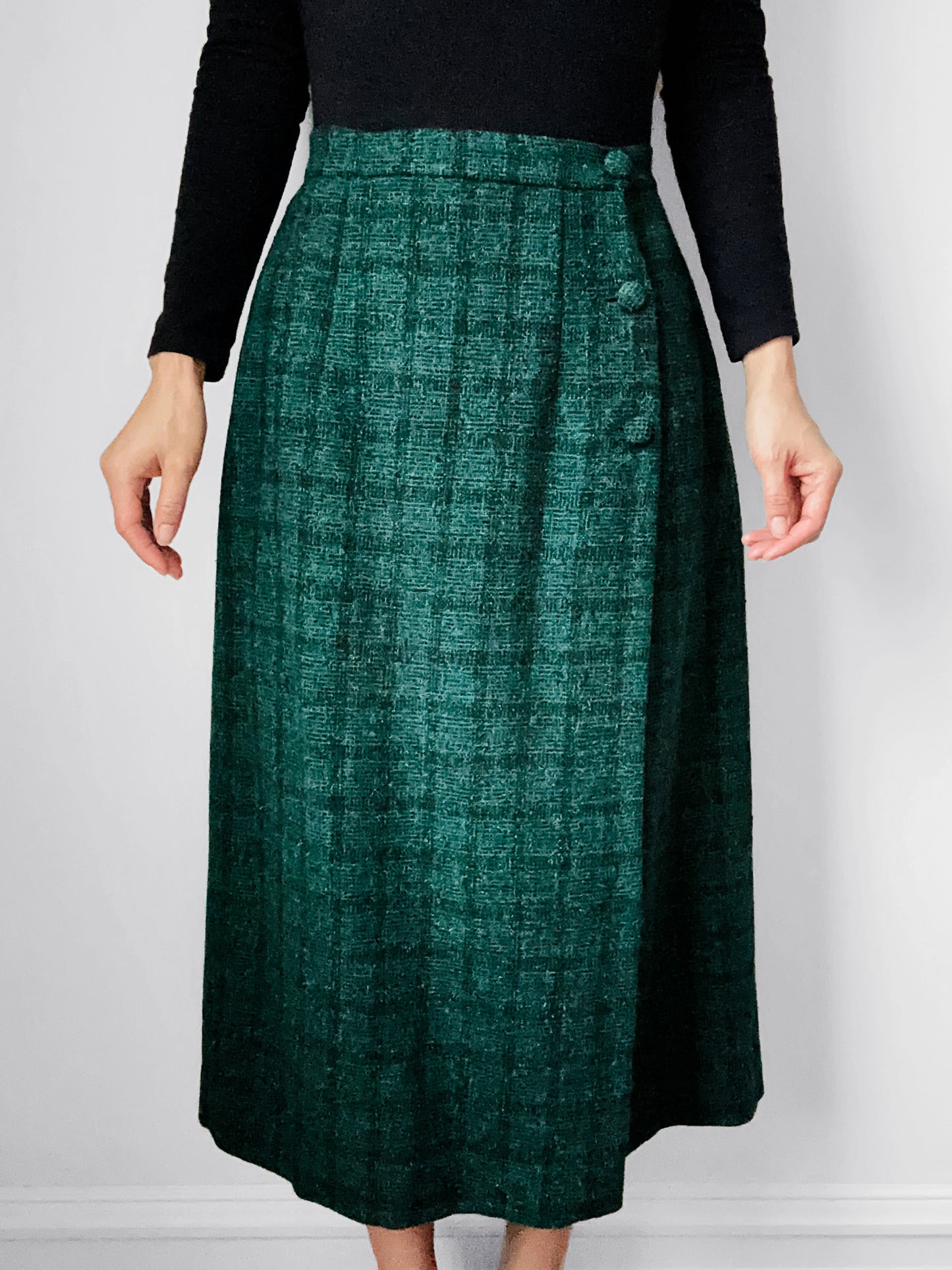 1980s Green and Black Plaid Side Button Wrap Front Midi-Length Skirt - M/L