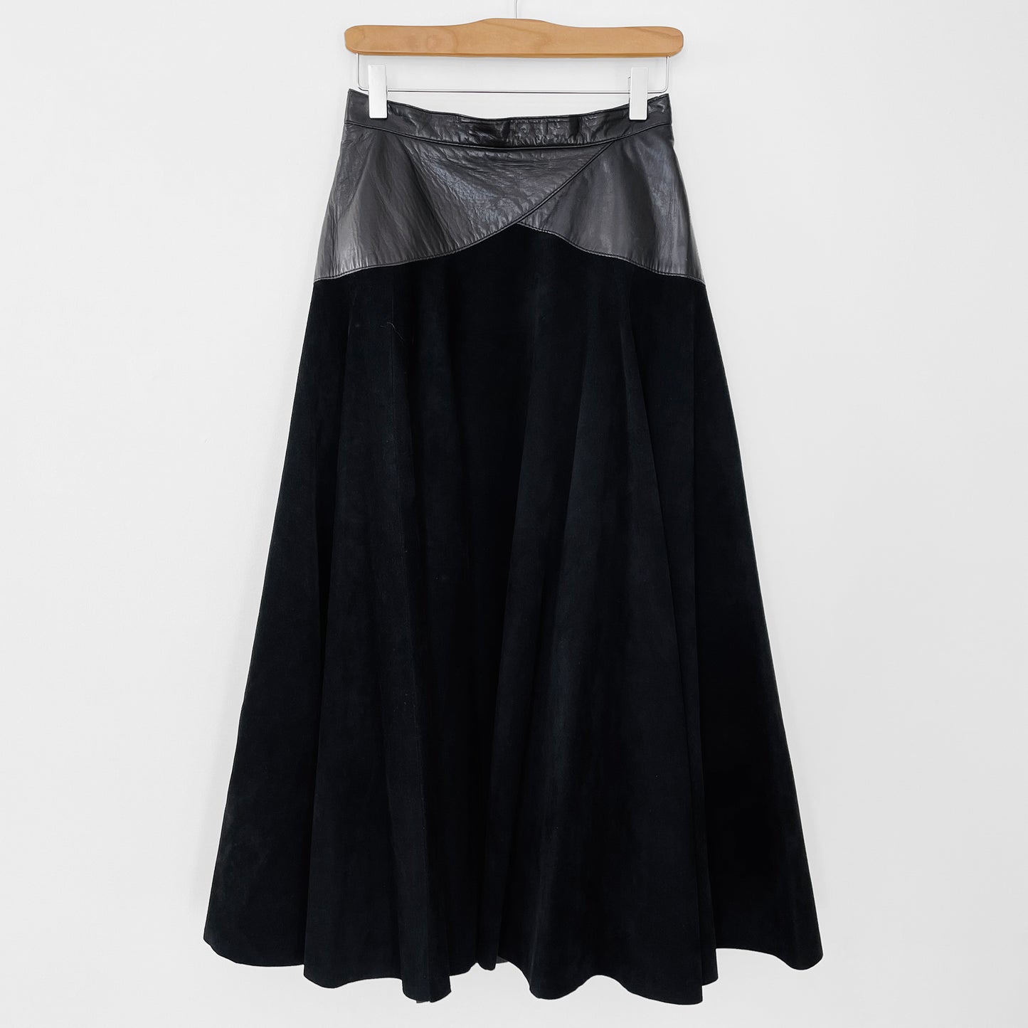 1980s Black Tone-On-Tone High-Waisted Leather and Suede Fit and Flare Skirt